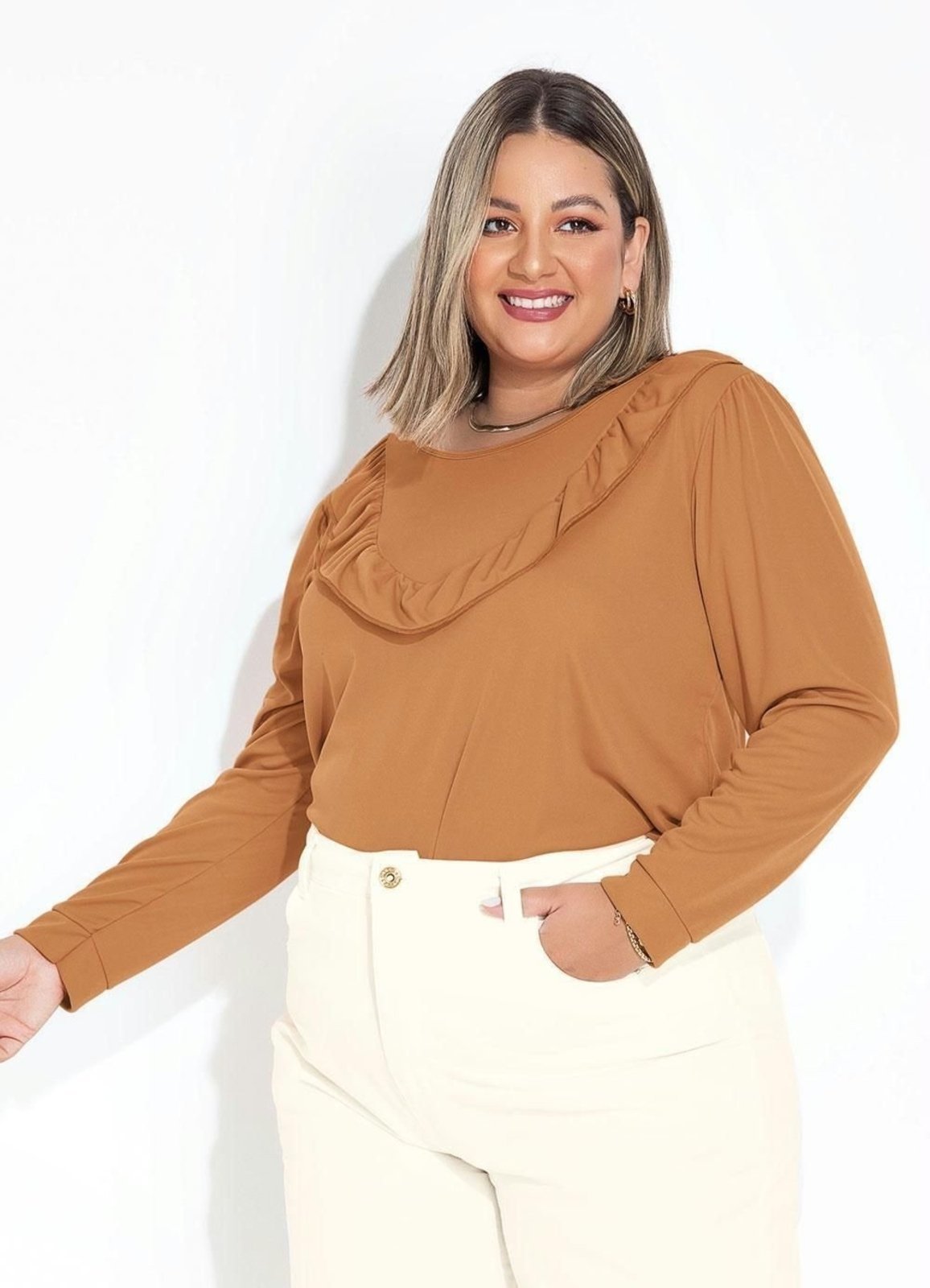 Vista 2 Blusa Com Babado Plus Size Clara Marguerite marrom Marguerite marrom