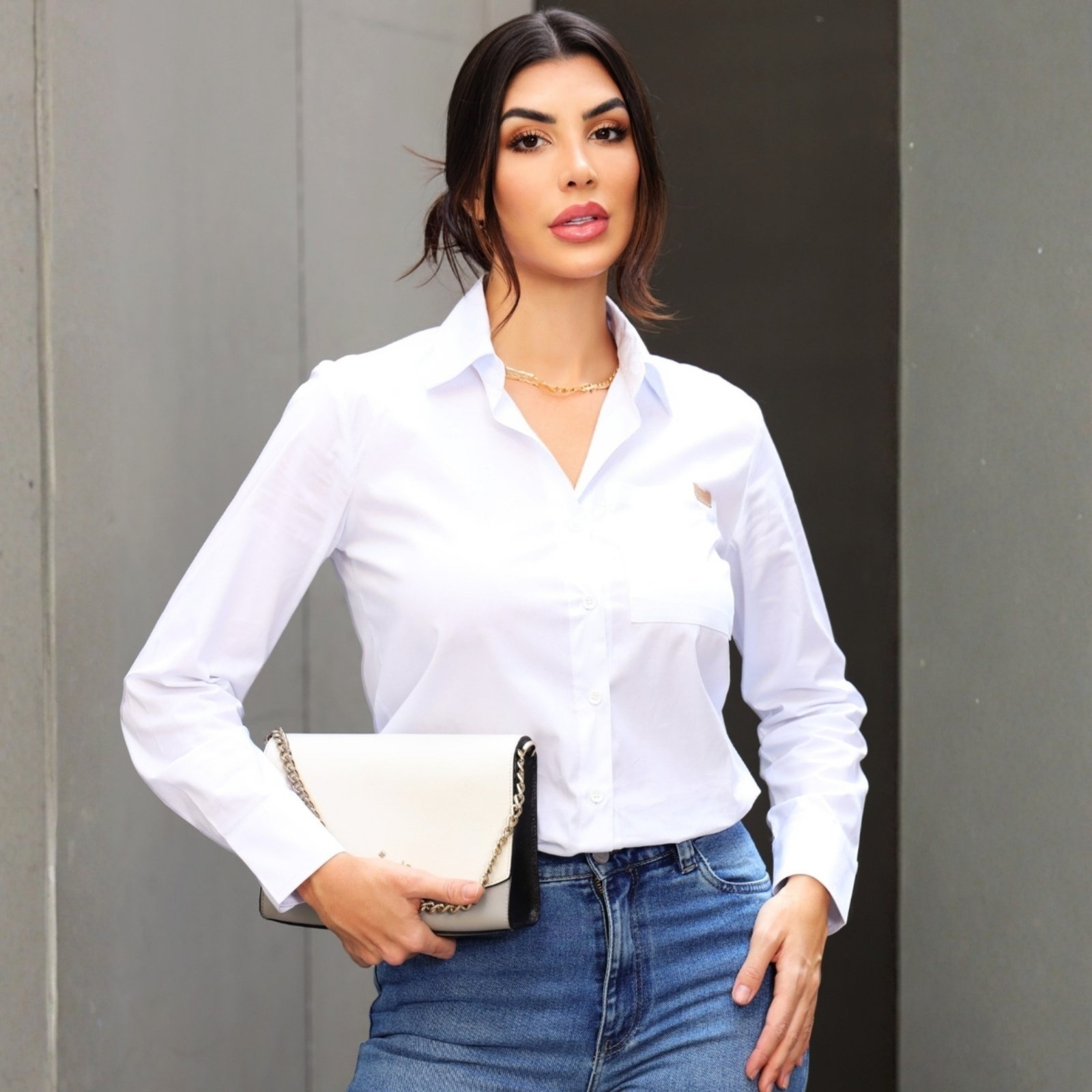 Vista 2 Camisa Com Bolso Na Frente Feminina Revanche Tupirama Bengasi branco Revanche branco