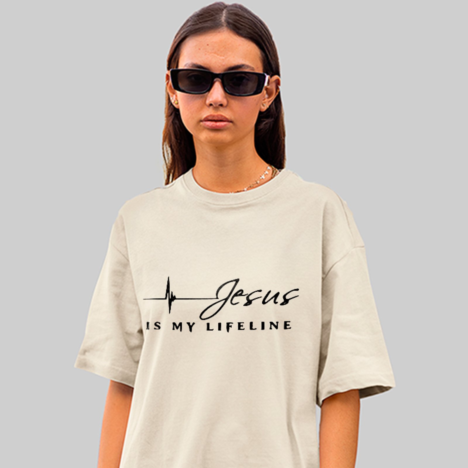Camiseta Oversized Jesus Is My Lifeline Fé Unissex Off White