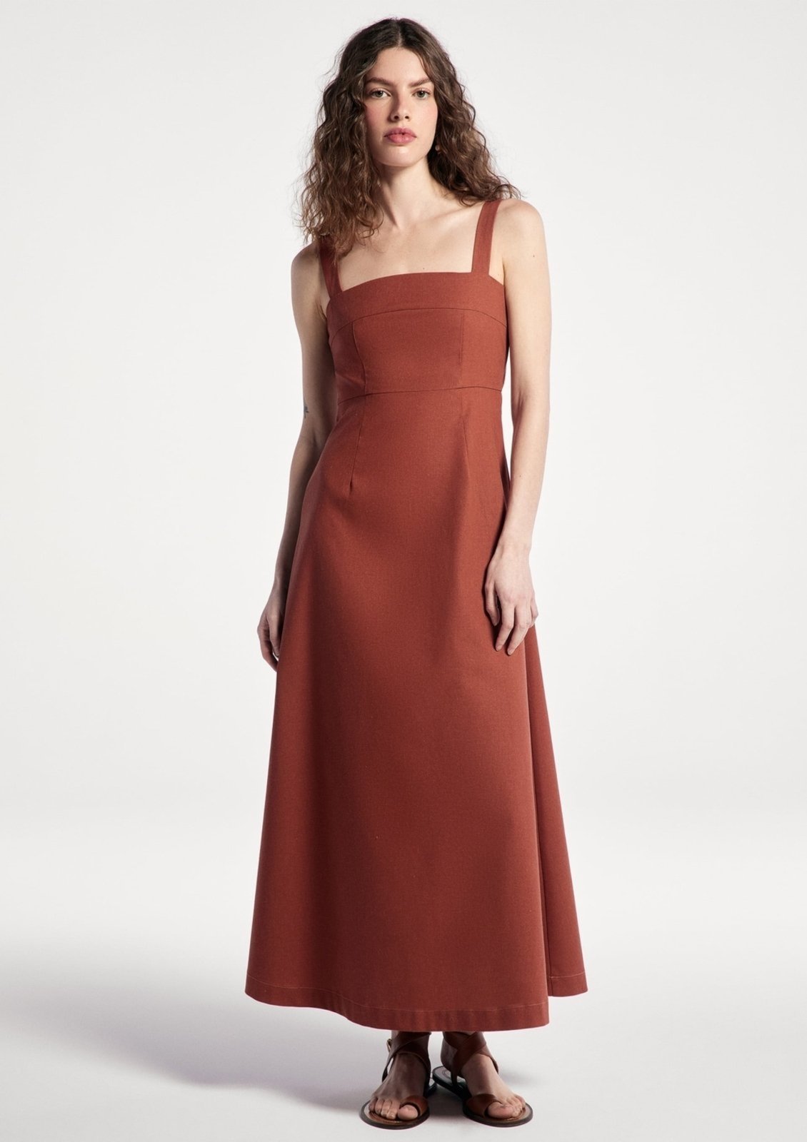 Vista 2 Vestido Midi Evasê Alças Médias Rústico Com Linho Hering terracota Hering terracota