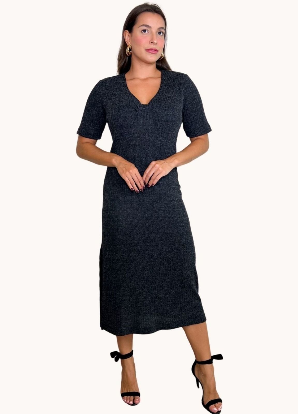 VESTIDO MIDI CANELADO COM FRANZIDO PRETO