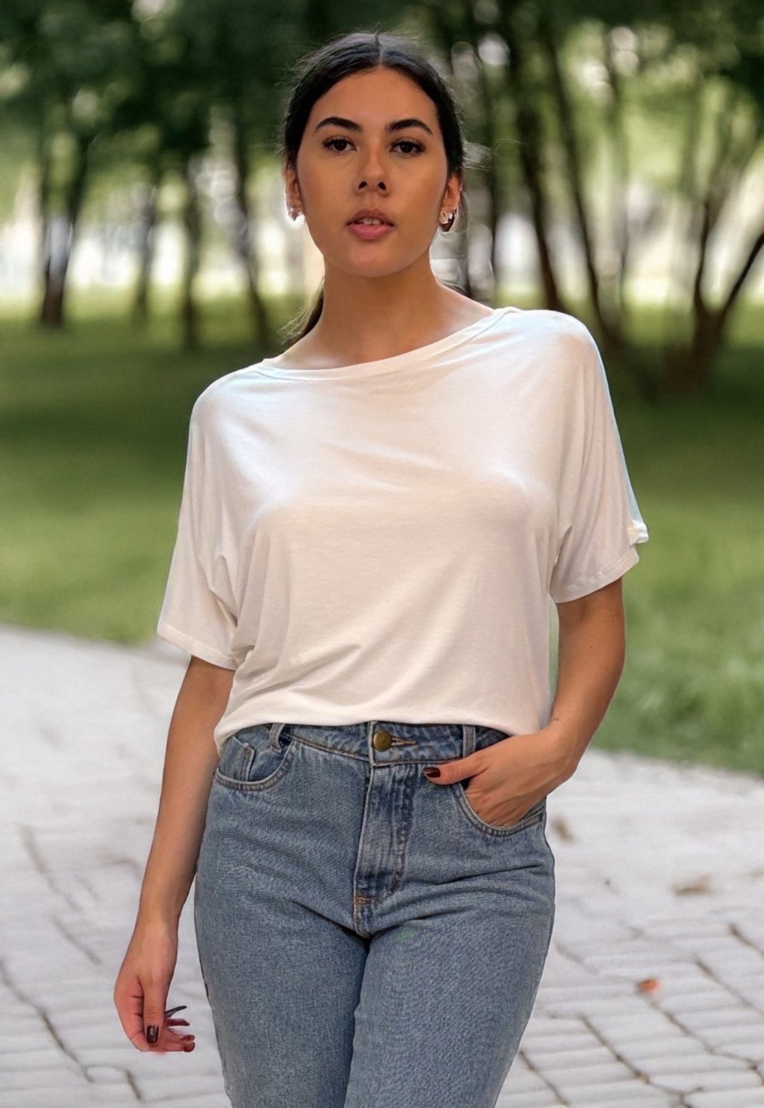 Blusa Básica Morcego Malha Gola Canoa Manga Curta Branca
