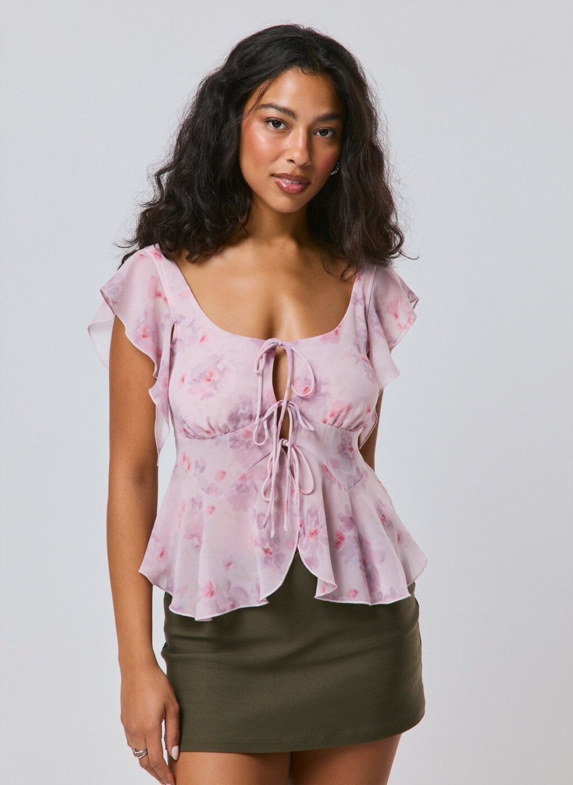 Blusa Com Babados E Amarrações