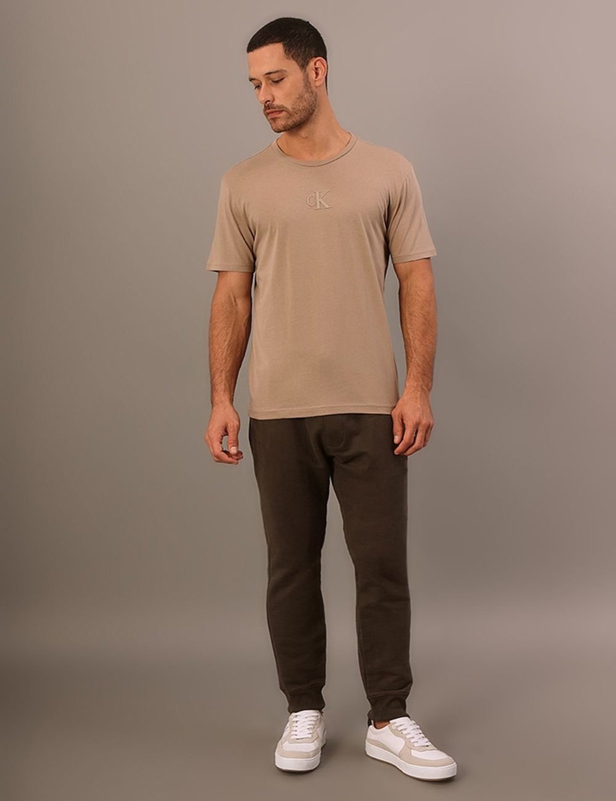Camiseta Manga Curta Calvin Klein Jeans Masculino Calvin Klein Rubber Patch - Caqui Medio Calvin Klein Jeans