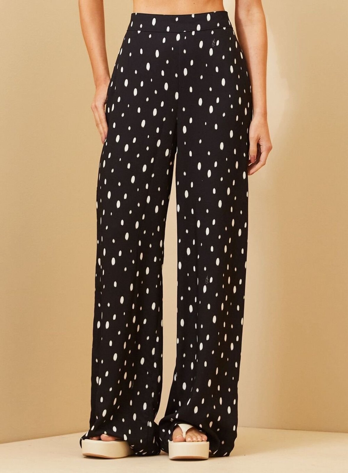 Calça Feminina Estampada com Pernas Amplas Triton Preto Petits Pois