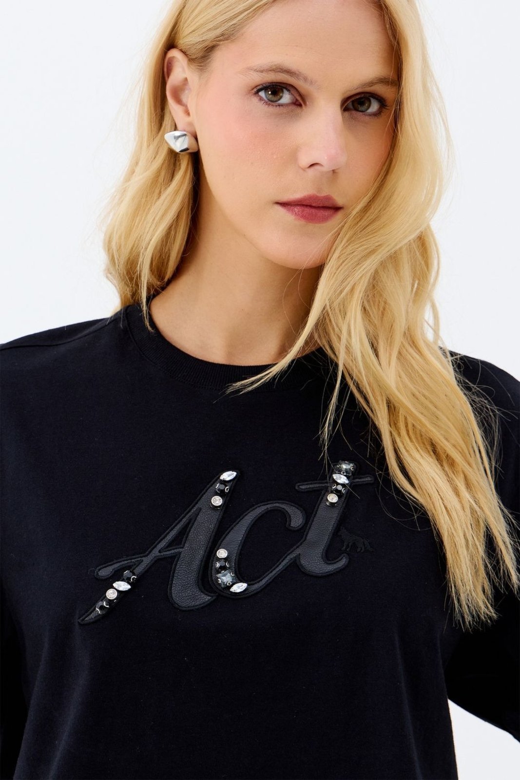 Vista 3 T-Shirt Cropped Bordado com Pedraria ACT FEMININO preto ACT FEMININO preto