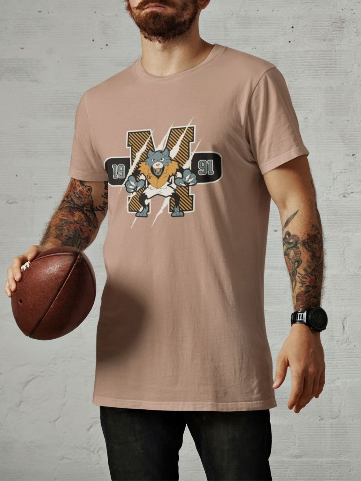 Camiseta Básica Masculina GuGi Lobo Mascote Futebol Americano Garras Caqui