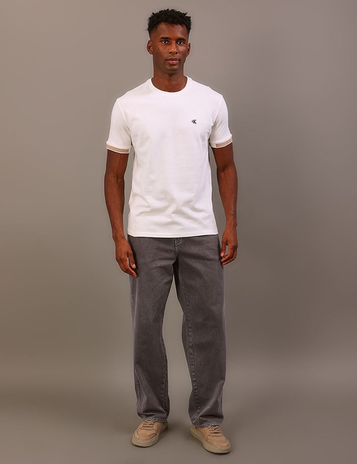 Camiseta Manga Curta Calvin Klein Jeans Masculino Sport - Off White Calvin Klein Jeans