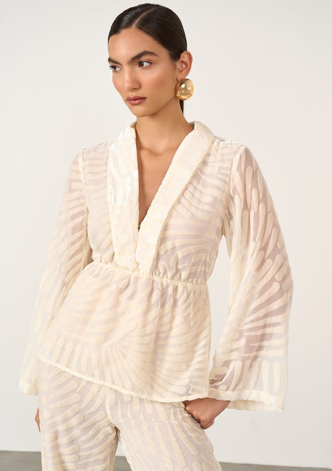 Vista 2 Blusa Iódice Decote V Manga Longa Detalhe Elástico bege IÓDICE bege
