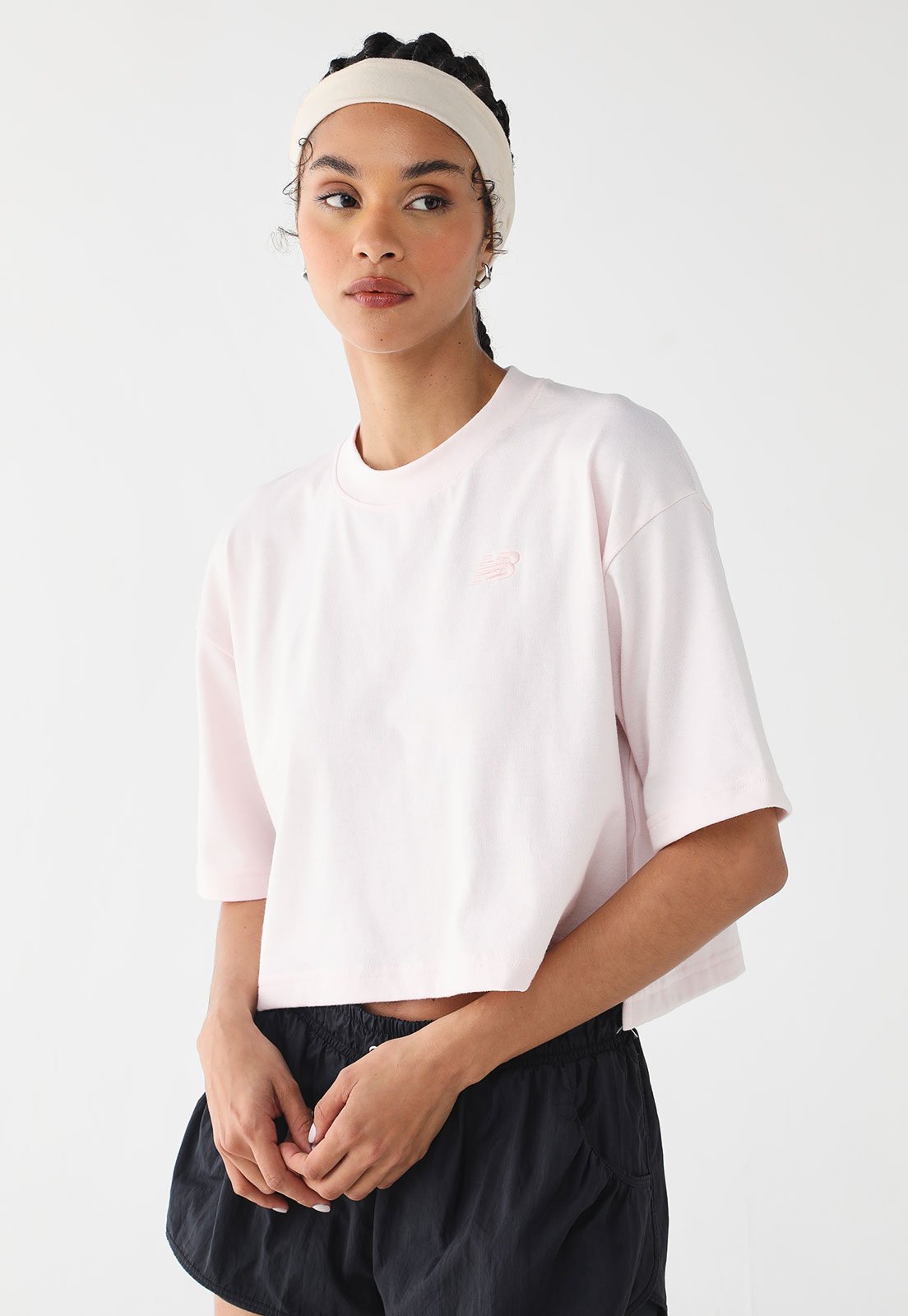 Camiseta Cropped Feminina New Balance Small Logo Rosa Claro
