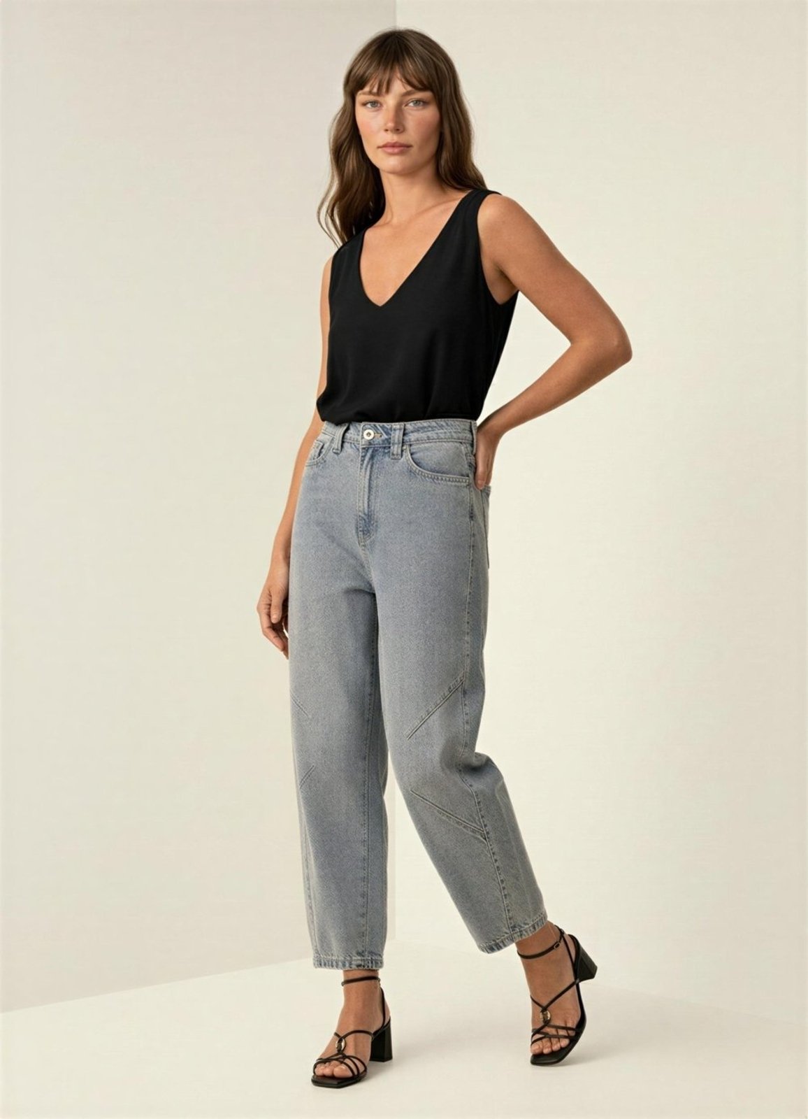 Blusa Regata Solta Com Decote Em V Em Viscose Responsável