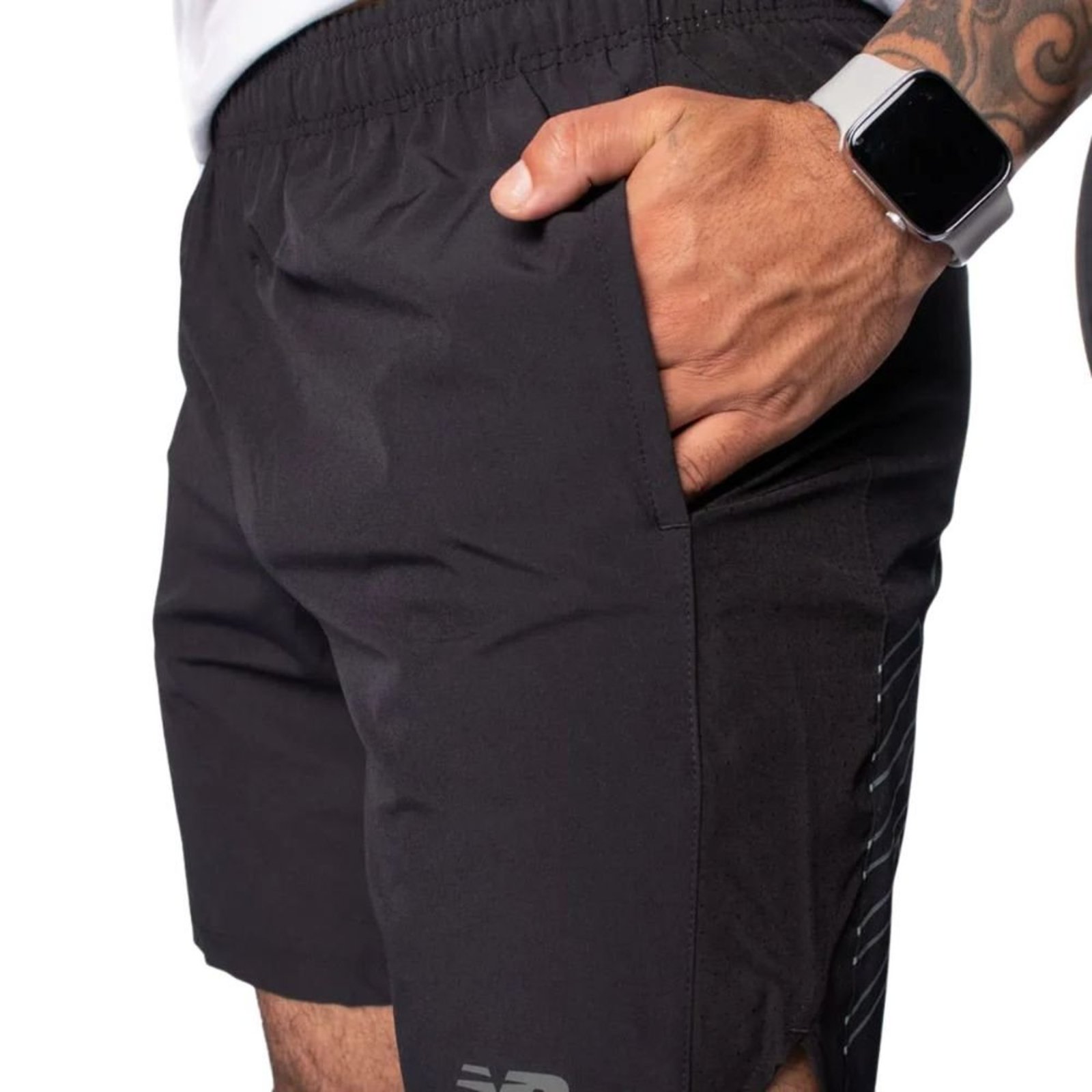 Vista 3 Bermuda Masculina Curta New Balance Tenacity Logo 7 Preta preto New Balance preto