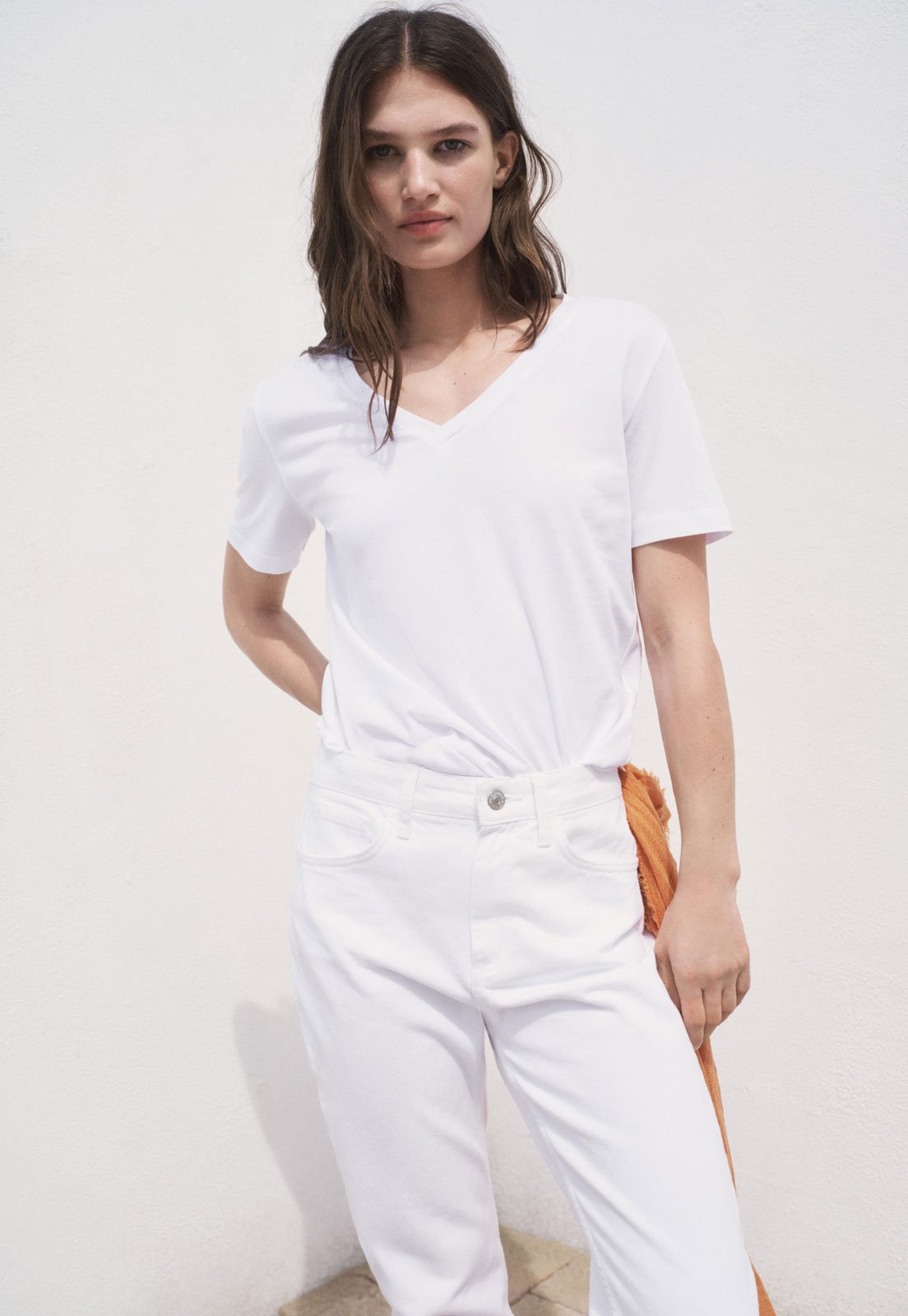 Camiseta Feminina Mango Decote V Branca