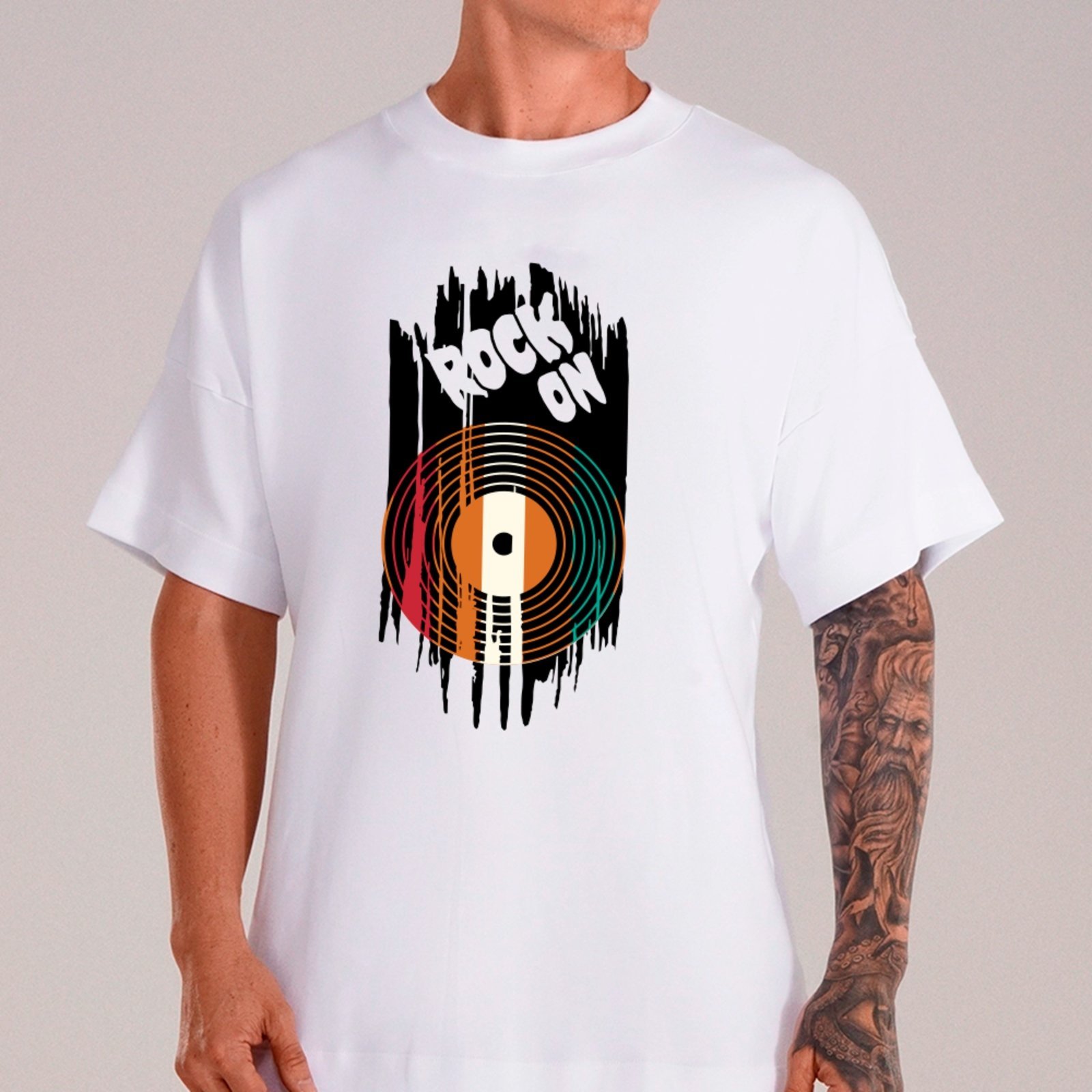 Camiseta Ousy Streetwear Rock On Vinil Colorido Oversized Unissex Branco