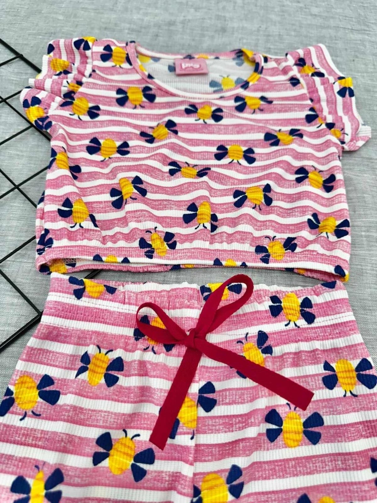 Vista 3 Infantil - Conjunto Menina Com Calça Pantacourt de Abelhas Listradas - Rosa Claro - Babei Babei no Look unico rosa Babei no Look unico rosa