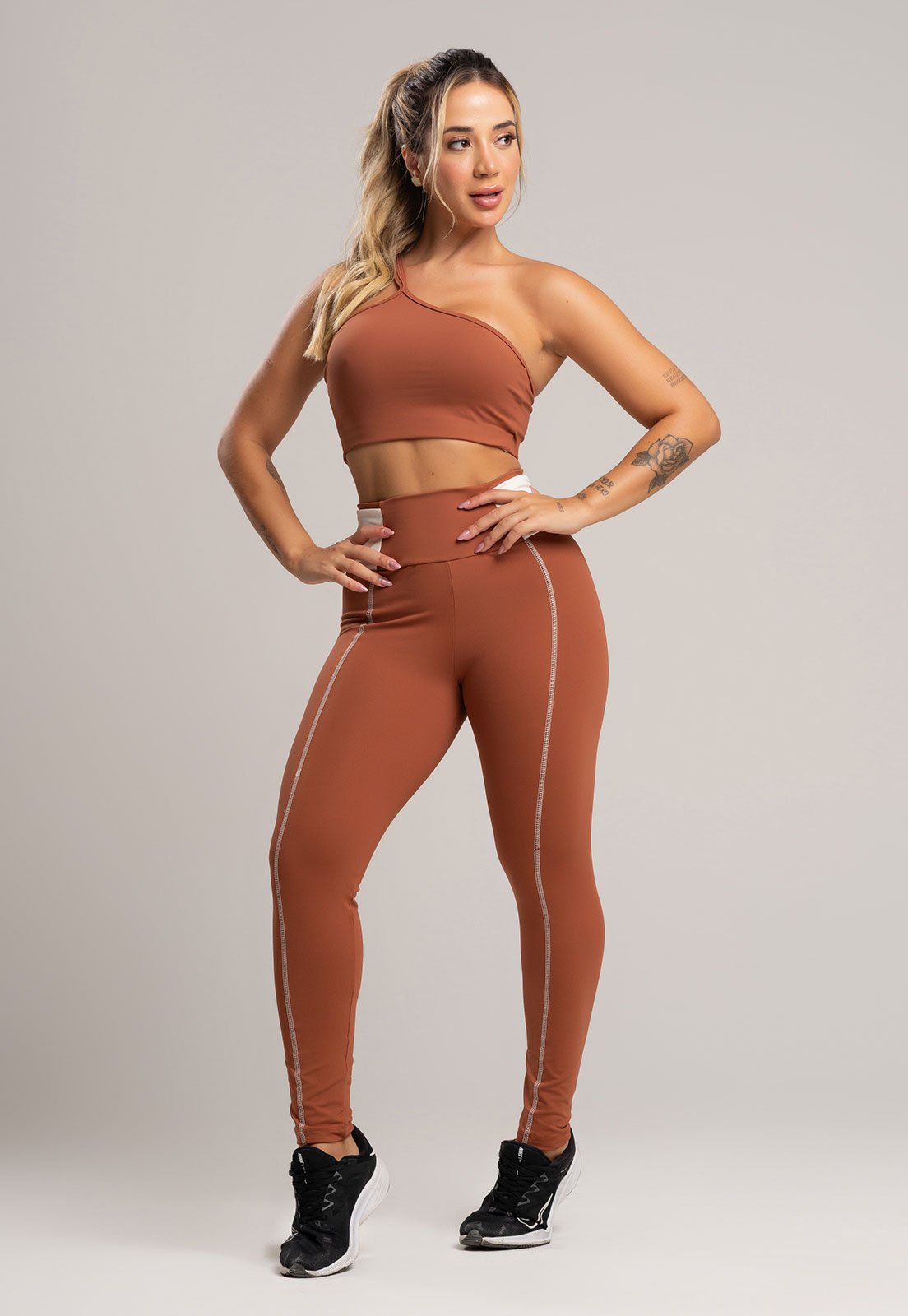 Vista 2 Calça Legging MVB Modas Cós Off White Cintura Alta Feminina Poliamida Mousse marrom white Mvb Modas marrom white