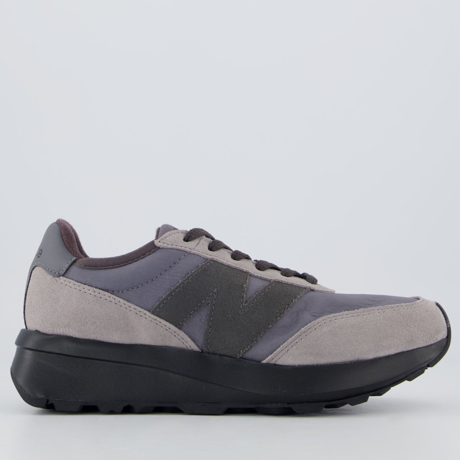 Vista 2 Tênis New Balance 370 V1 e Preto cinza New Balance cinza