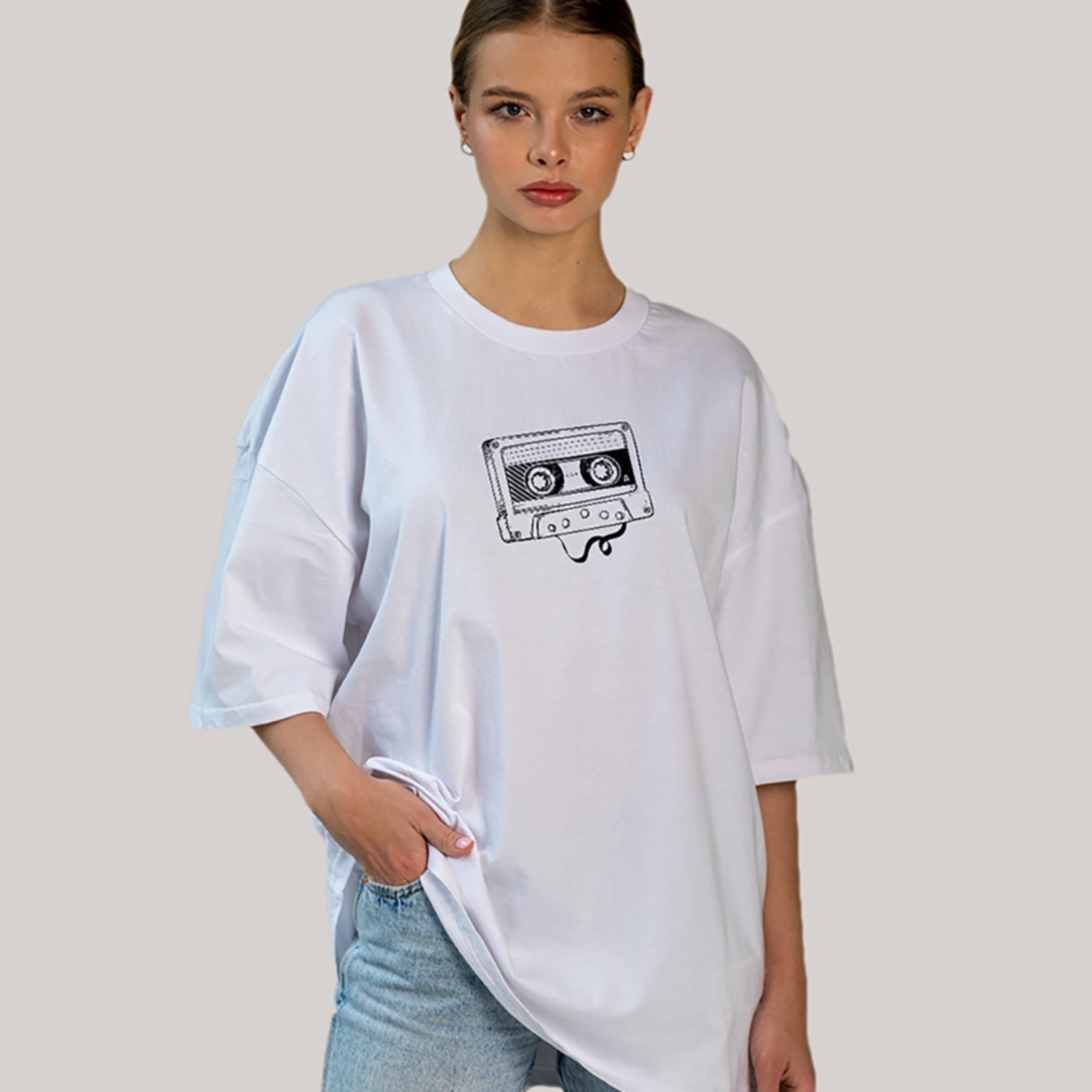 Camiseta Ousy Unissex Streetwear Retro Cassette Face Visual Exclusivo Oversized Branco