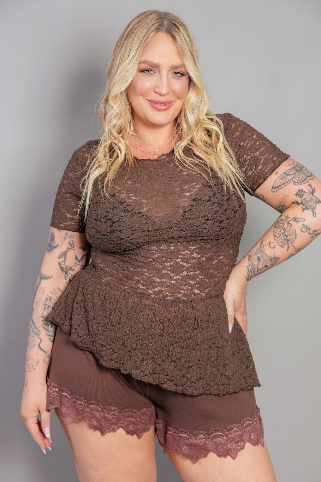 Blusa Babytee Com Babado De Renda Marrom marinaegabriella