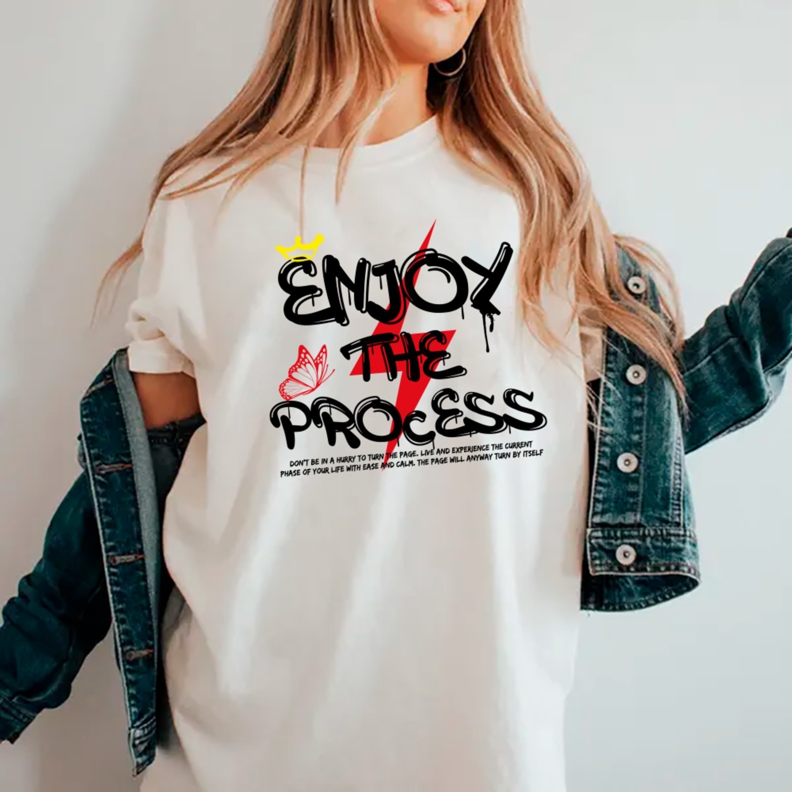 Vista 2 Camiseta Ousy Enjoy the Process Tipografia Graffiti Oversized Unissex branco ousy branco