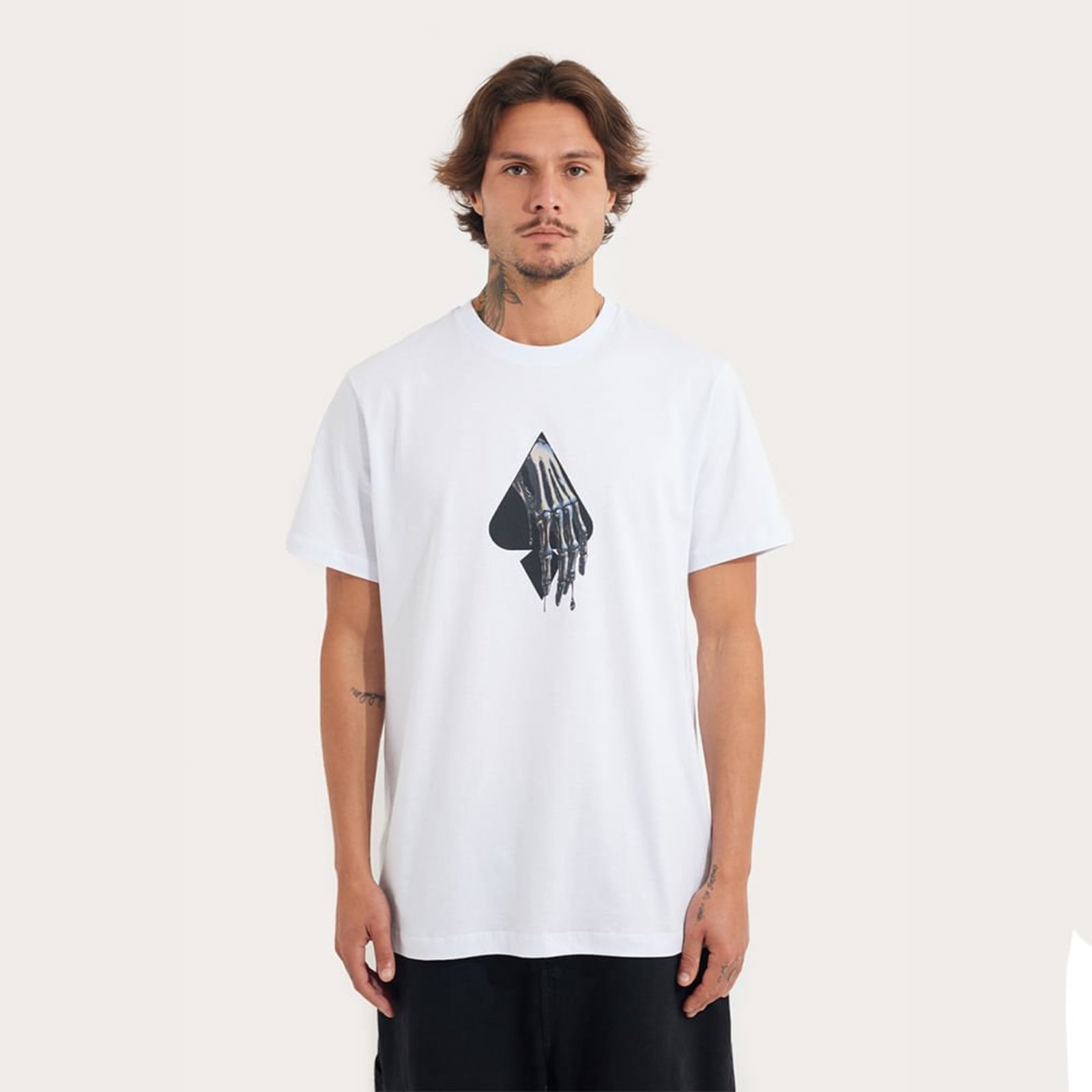Camiseta Regular MCD Mão Cromada