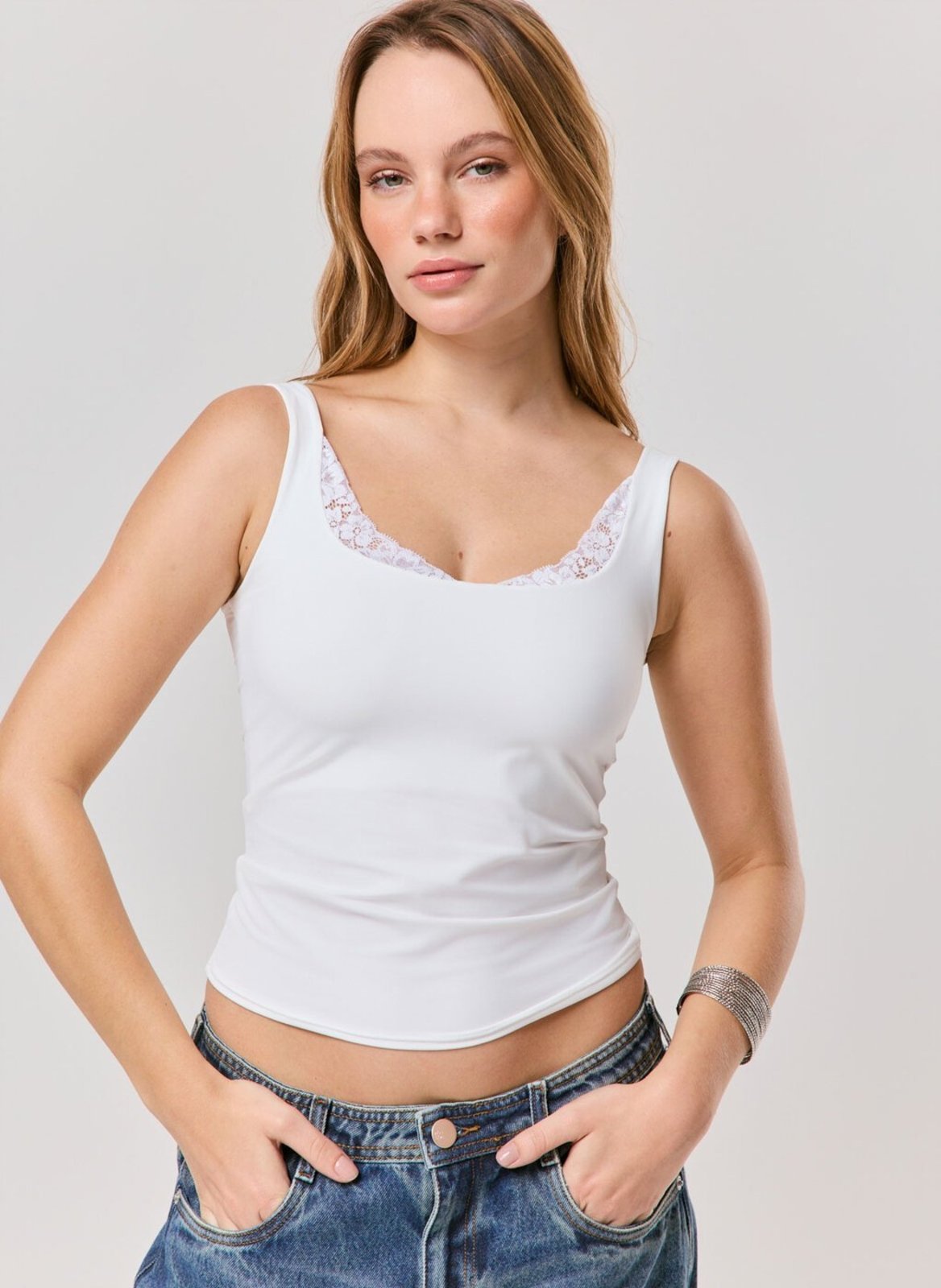 Regata Com Detalhe Em Renda
