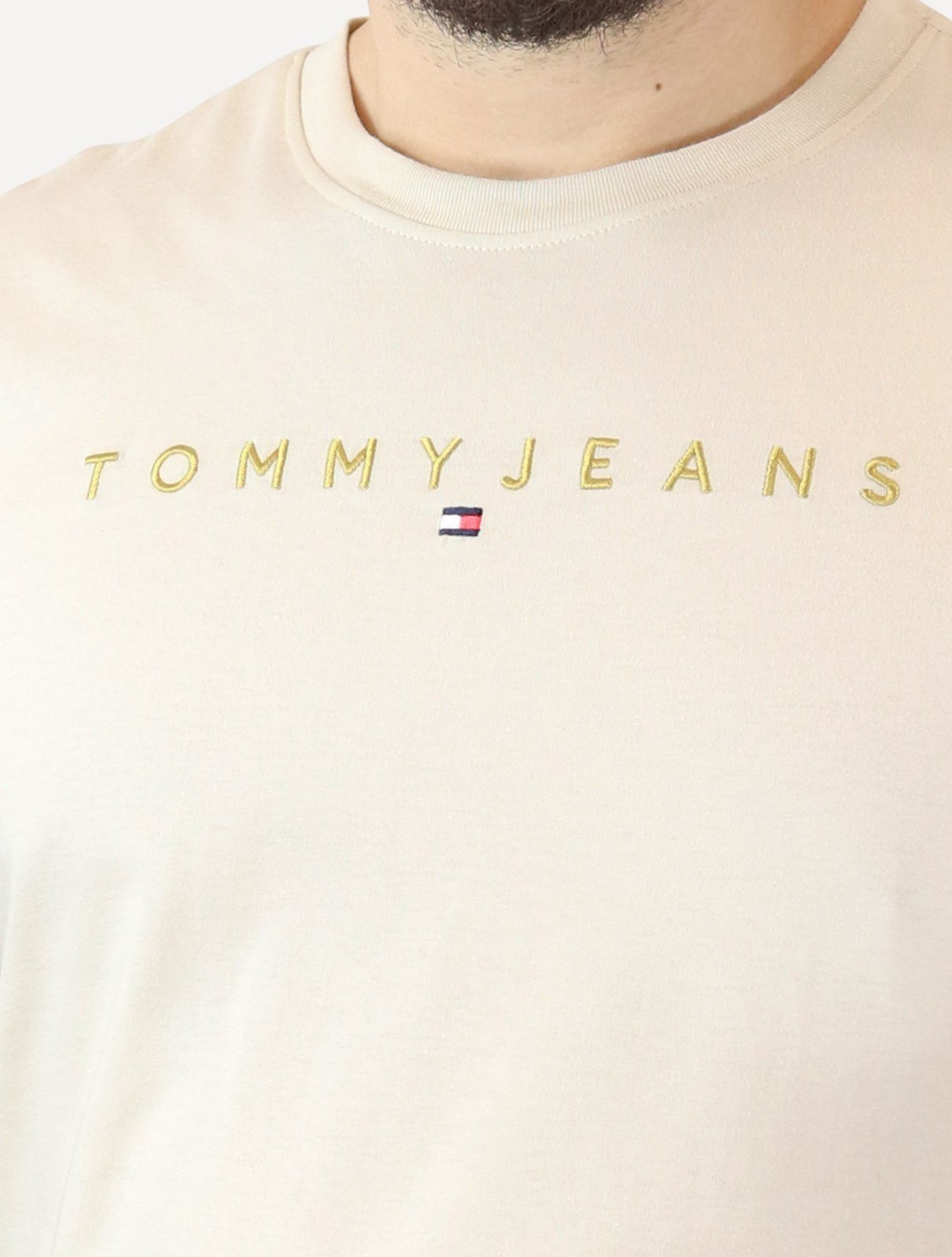 Vista 3 Camiseta Tommy Jeans Masculina Core Linear Gold Logo Areia bege gold Tommy Jeans bege gold