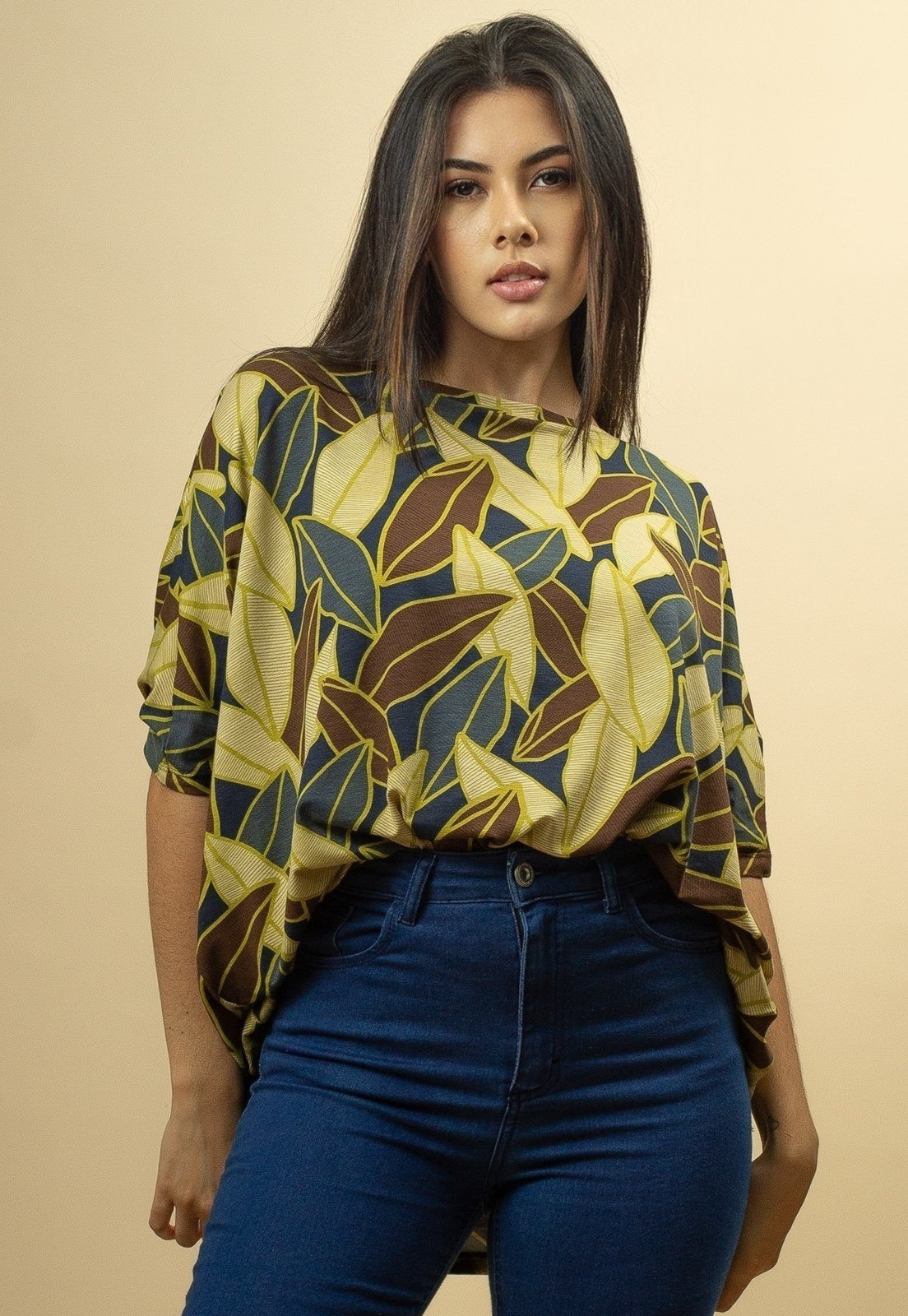 Blusa Ampla Malha Morcego Manga Curta Folhas de Outono