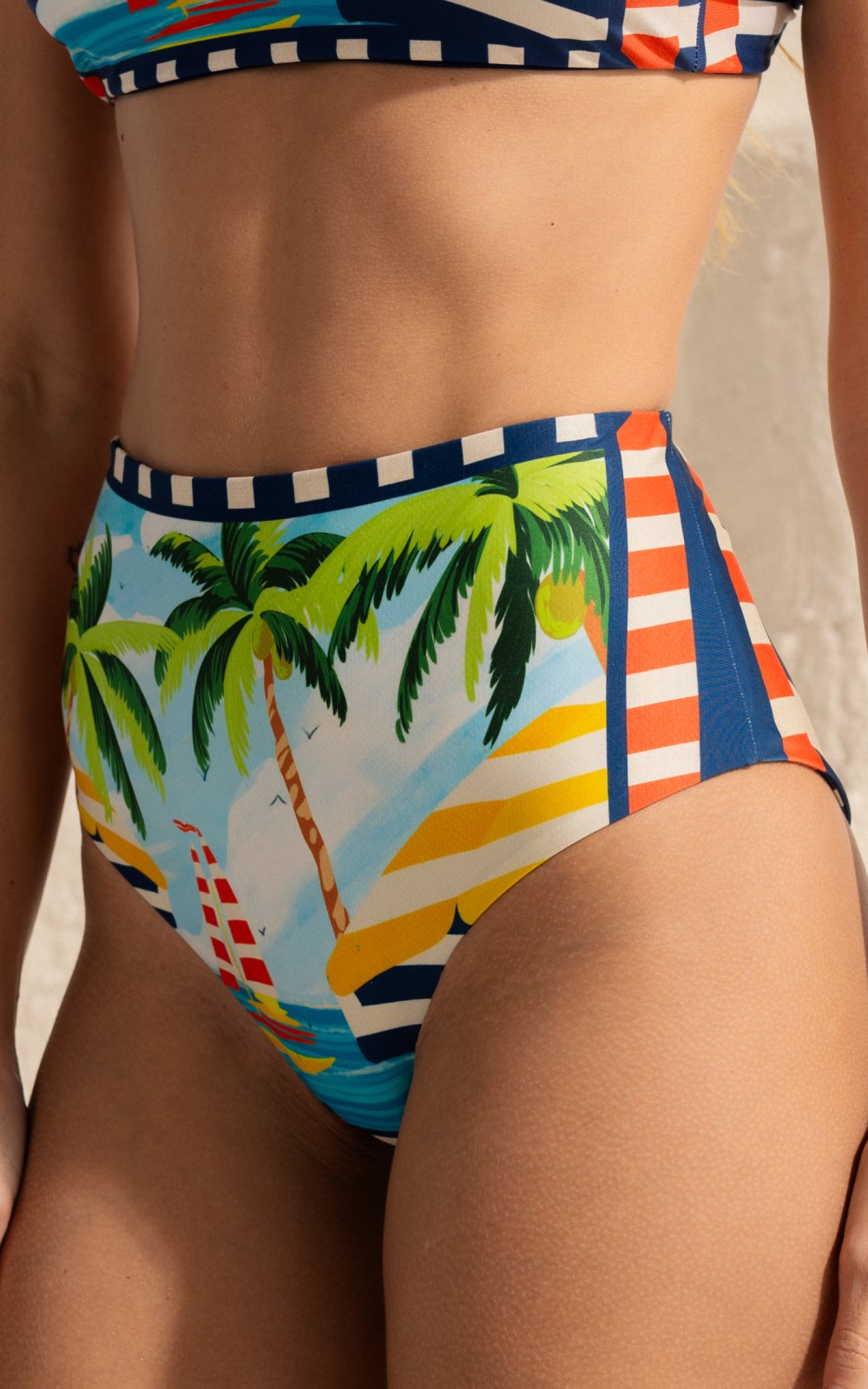 Calça Biquini Hot Pant Dupla Face Velas ao Vento