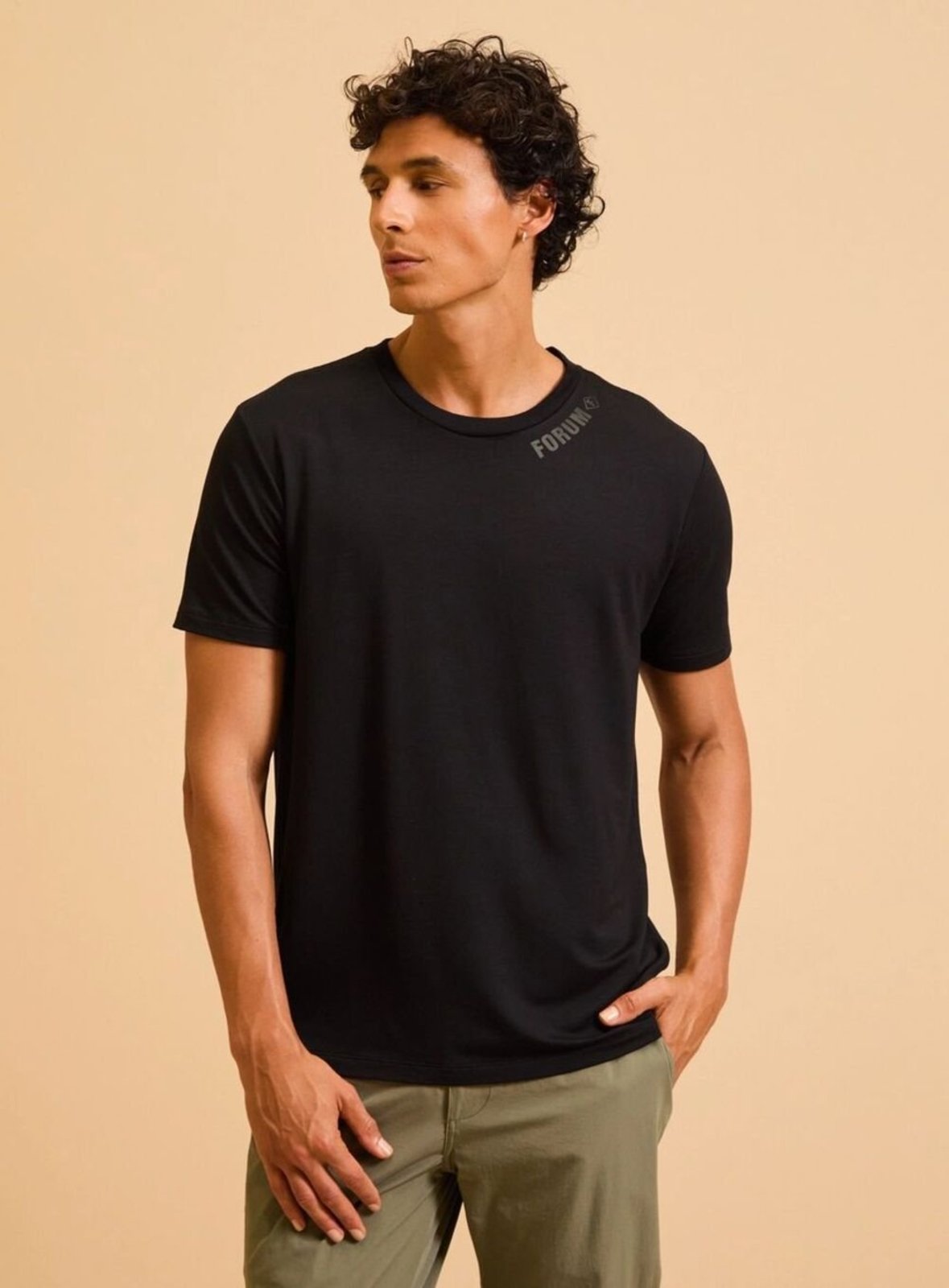 Camiseta Masculina New Slim Detalhe Gola Forum Preto