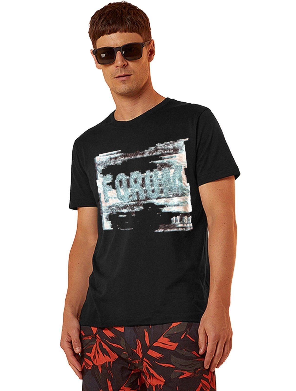 Camiseta Forum Masculina Logo Glitch Preta