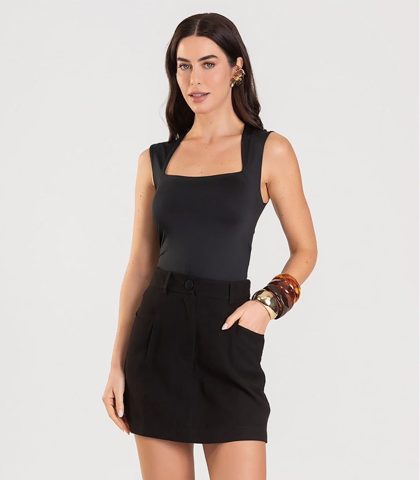 Vista 2 Shorts Saia Feminino Evasê Em Sarja Dianna preto Dianna preto