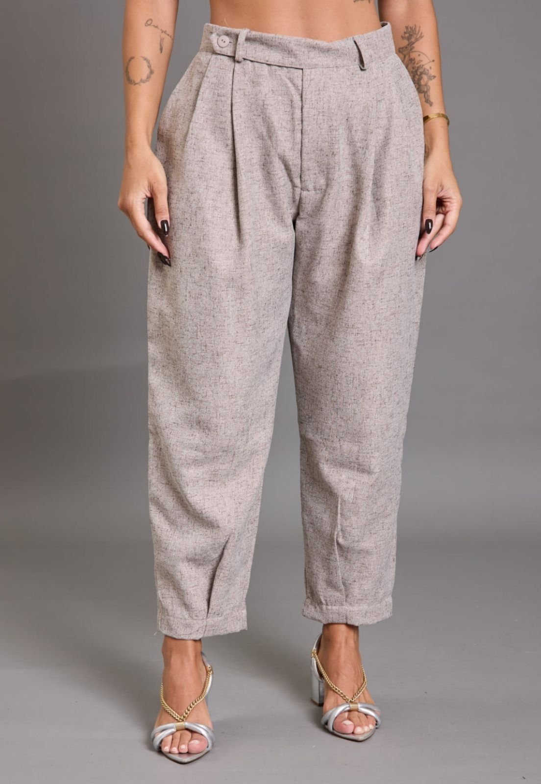 Calça Alfaiataria Feminina Mom em Poliéster Color Marrom