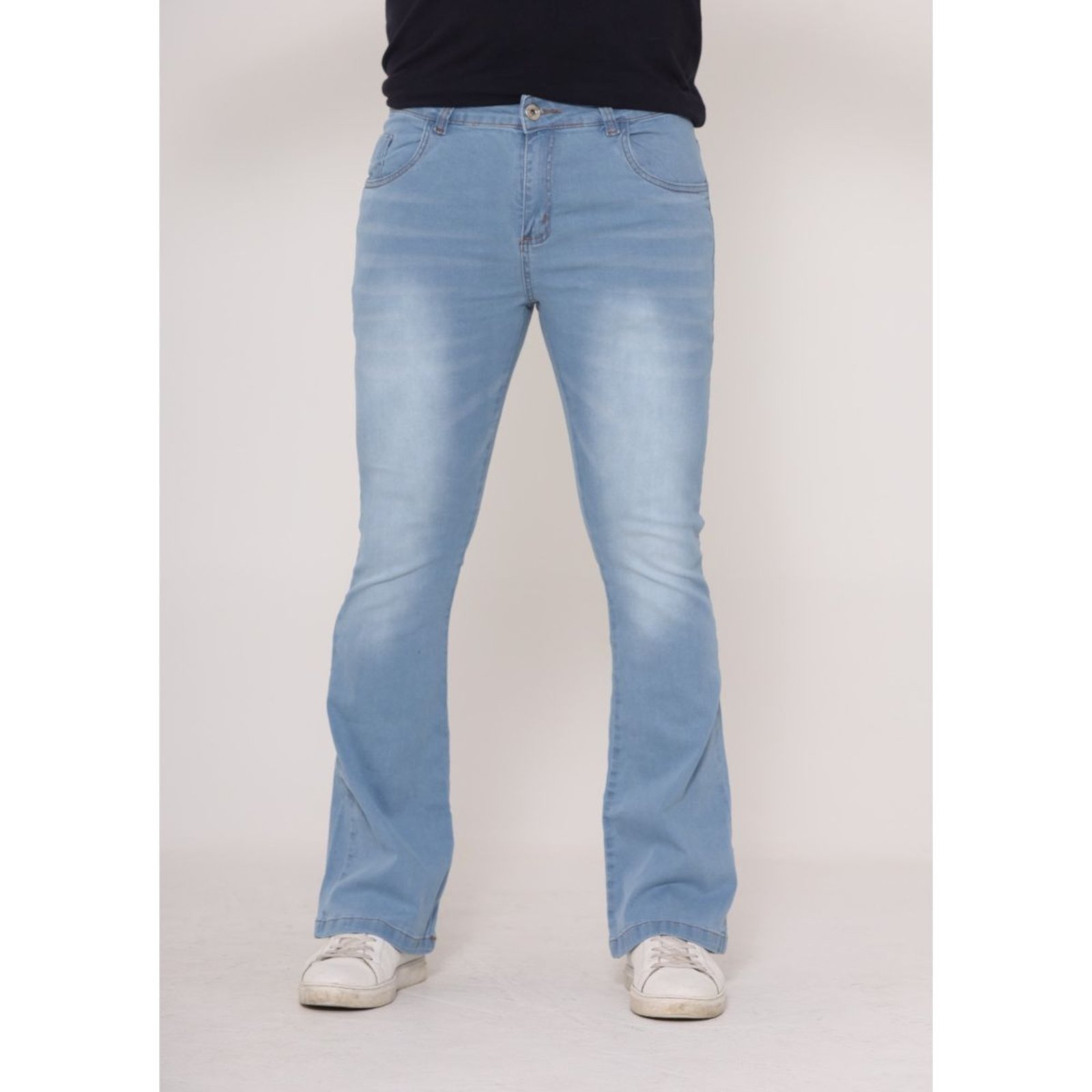 Calça Flare em Jeans Masculina com Lavagem Clara