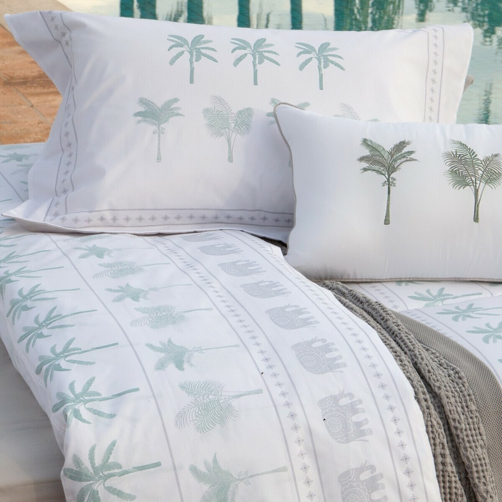 Vista 3 Kit 2 Fronhas 200 Fios Naturalle Dabu Branca Naturalle Fashion branco/verde Naturalle Fashion branco/verde
