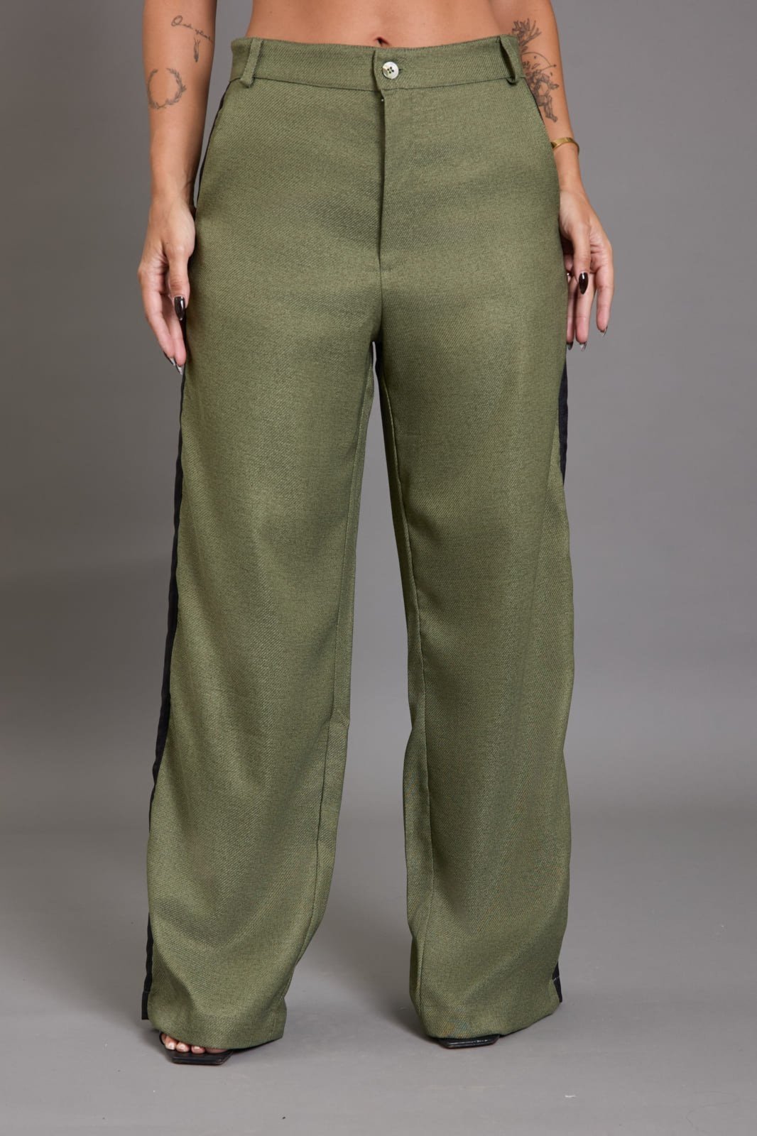 Calça Pantalona Feminina com Detalhe Lateral Lemier Collection Verde