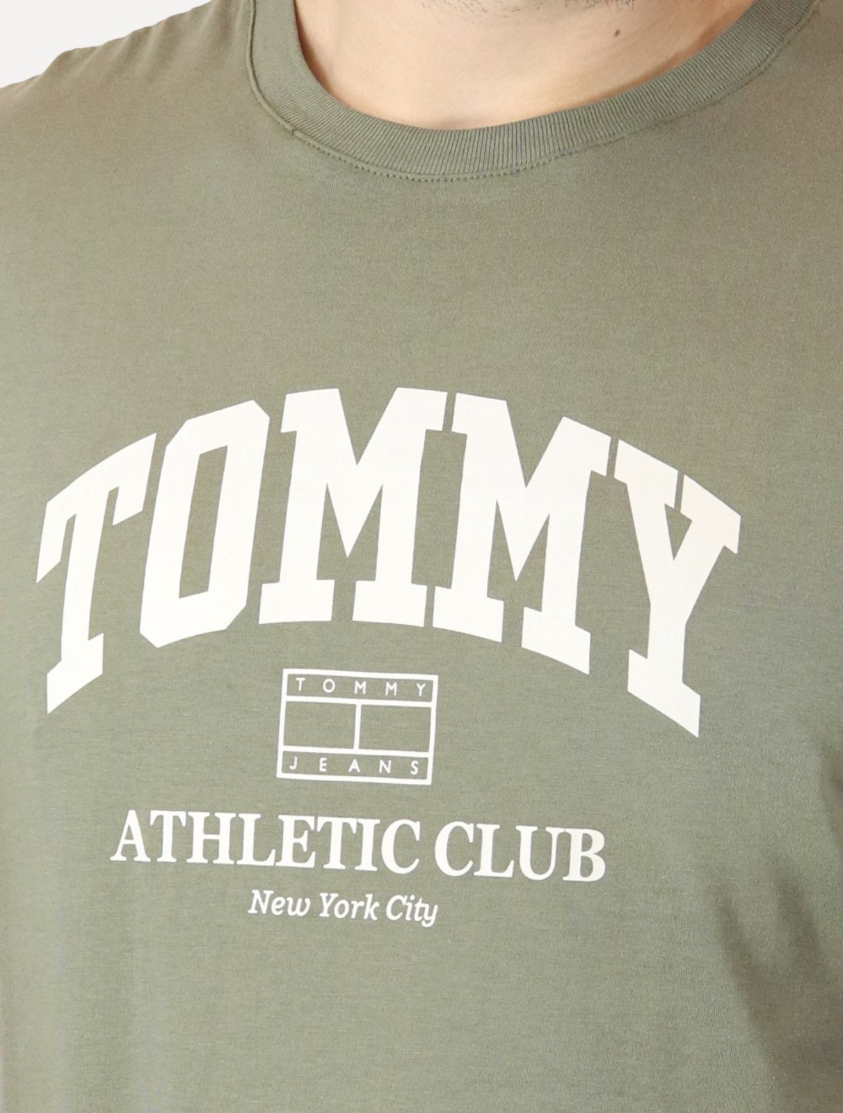 Vista 3 Camiseta Tommy Jeans Masculina Regular Athletic Club verde militar Tommy Jeans verde militar