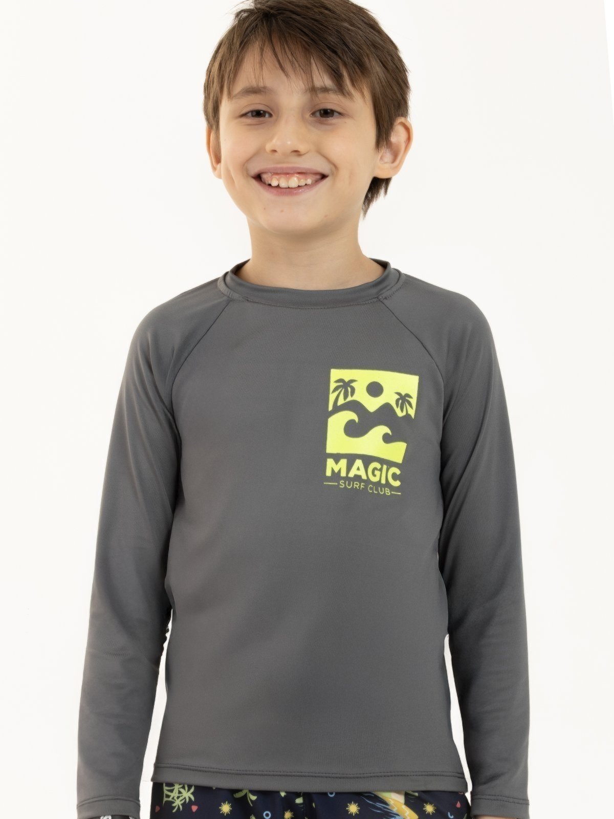 Vista 2 Camisa de Praia Unissex com Proteção UV 50+ - Clube do Surf Magicamente Kids cinza Magicamente Kids cinza