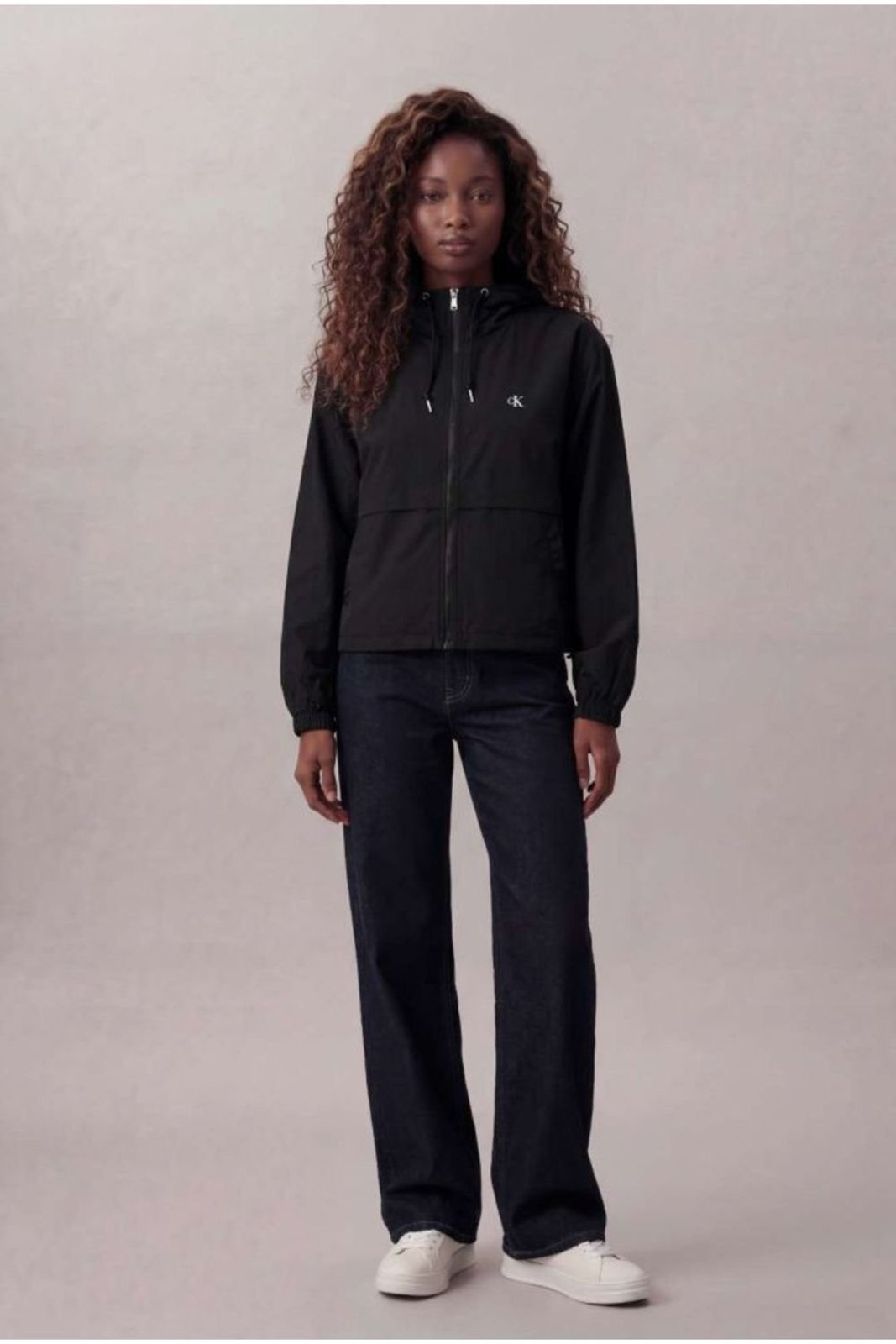 Corta Vento Calvin Klein Jeans Essential Com Capuz - Preto
