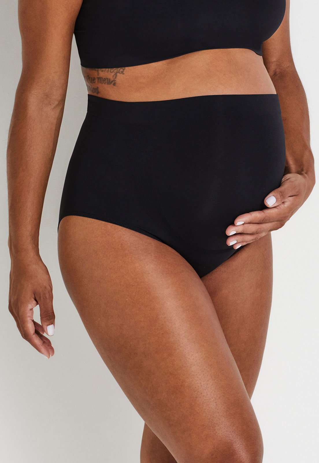 Vista 2 Calcinha Liz Gestante Adaptive Skinbreez Preta preto Liz preto