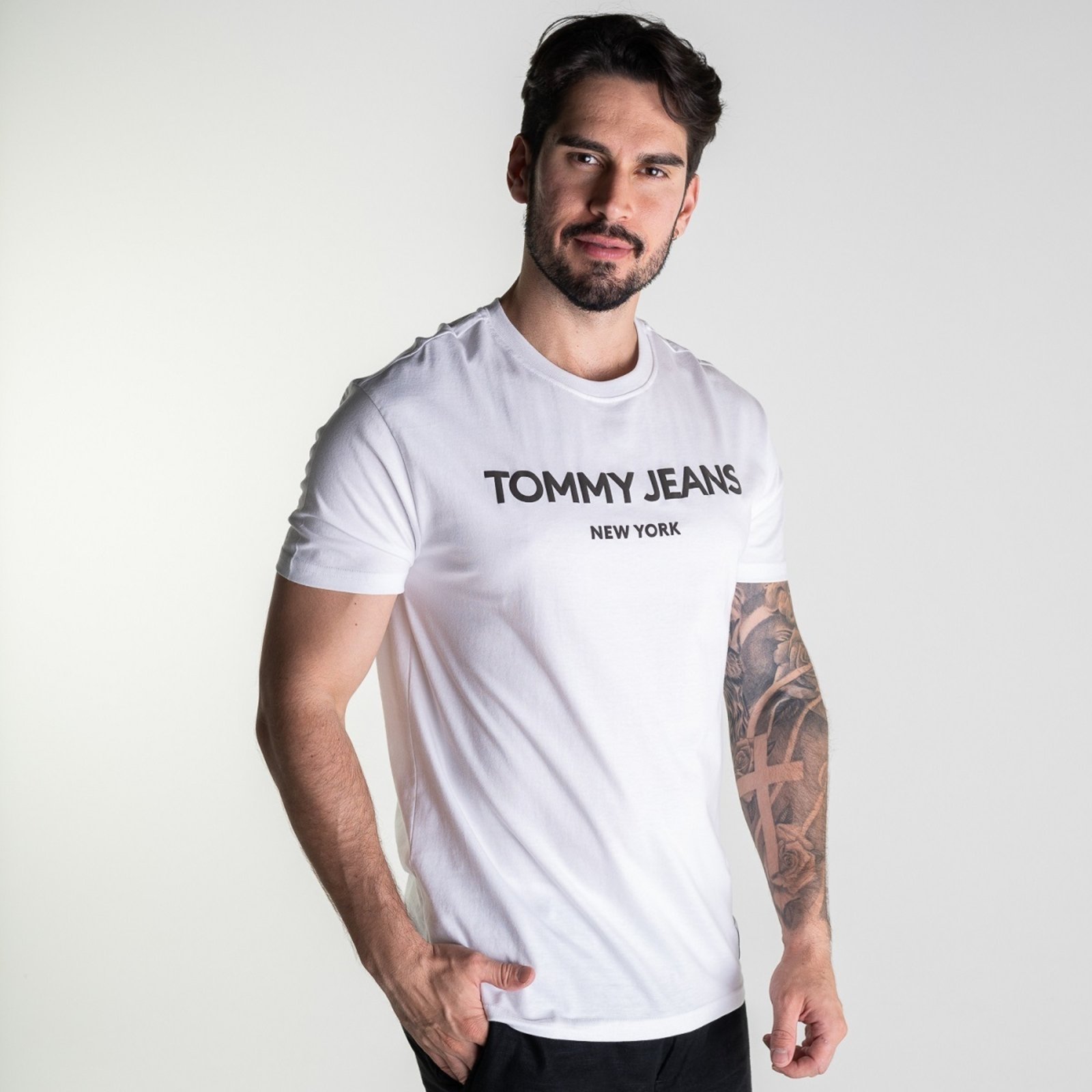 Vista 2 Camiseta Tommy Jeans New York Branca Tommy Hilfiger branco Tommy Hilfiger branco