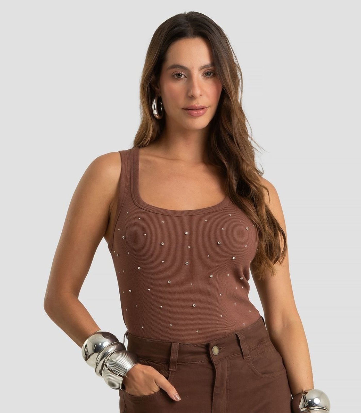 Regata Feminina Ribana Com Rebite Dianna Marrom