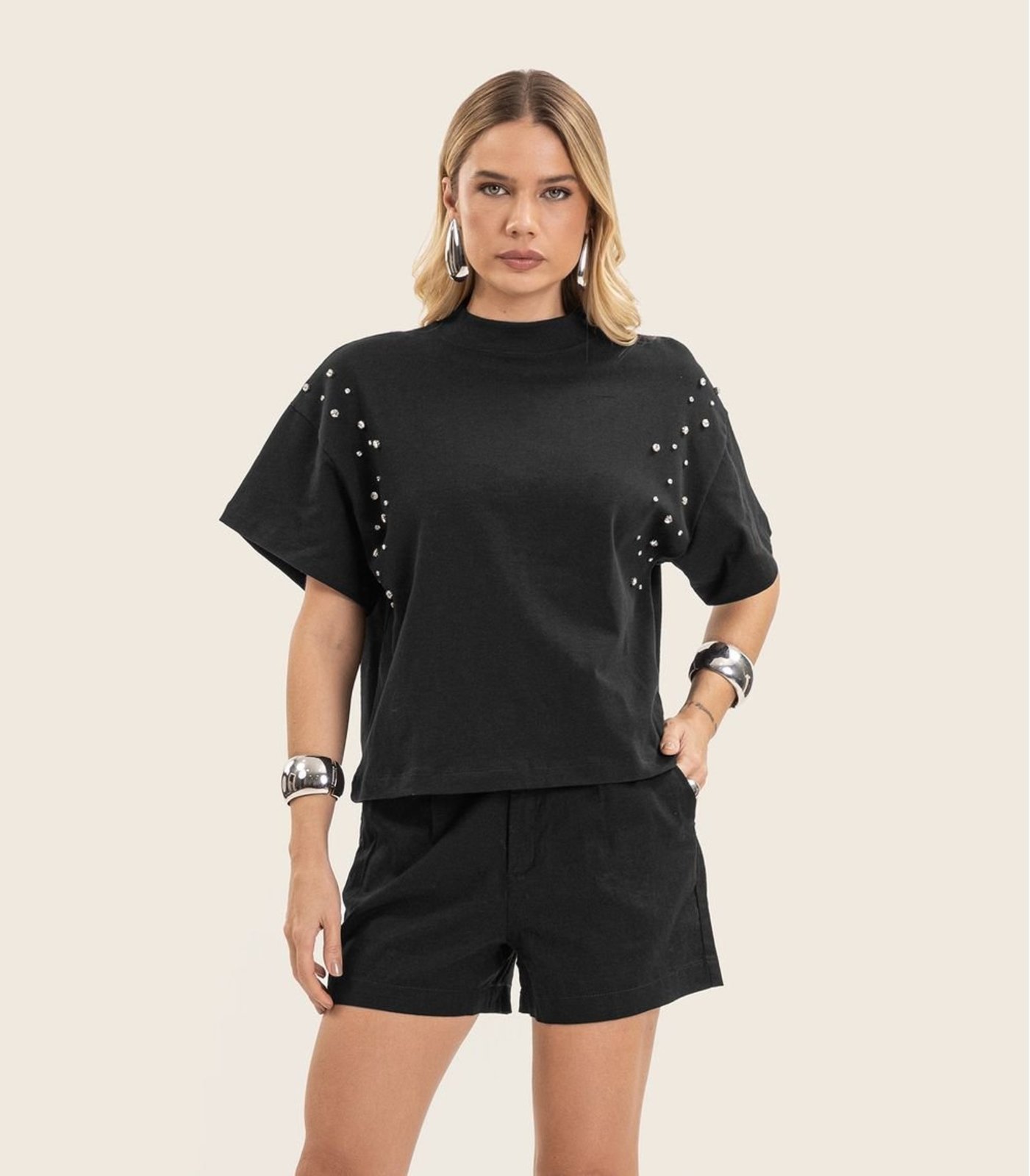 T- Shirt Feminina Gola Alta em Malhão Endless Preto