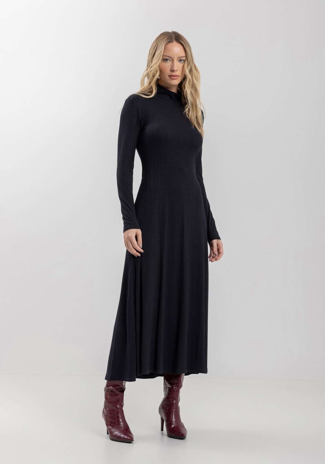 Vestido Midi Chá Em Malha Canelada Com Abertura Nas Costas