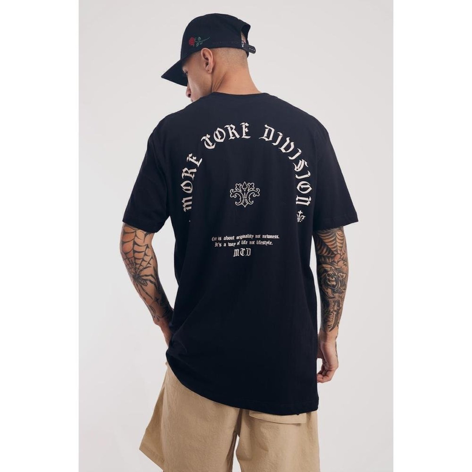 Camiseta Regular Costas Caligrafiti Arco Preto