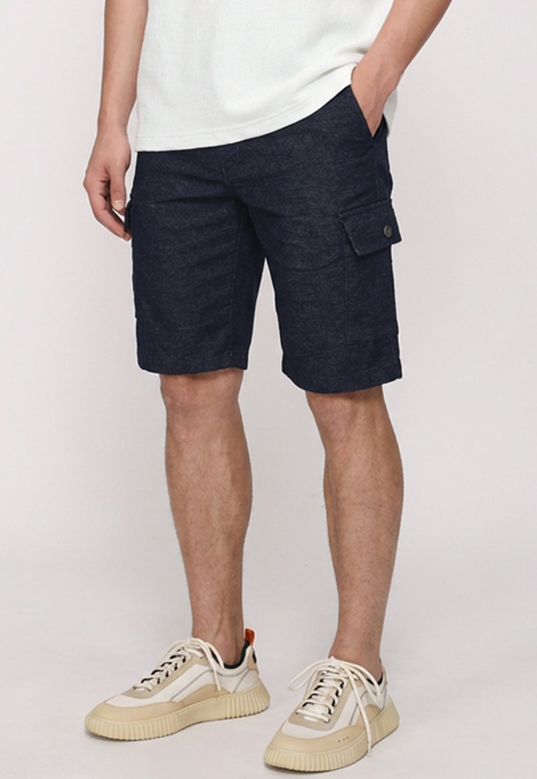 Bermuda Masculina Cargo Sarja Elastano Bolsos Laterais Confortável Azul Marinho