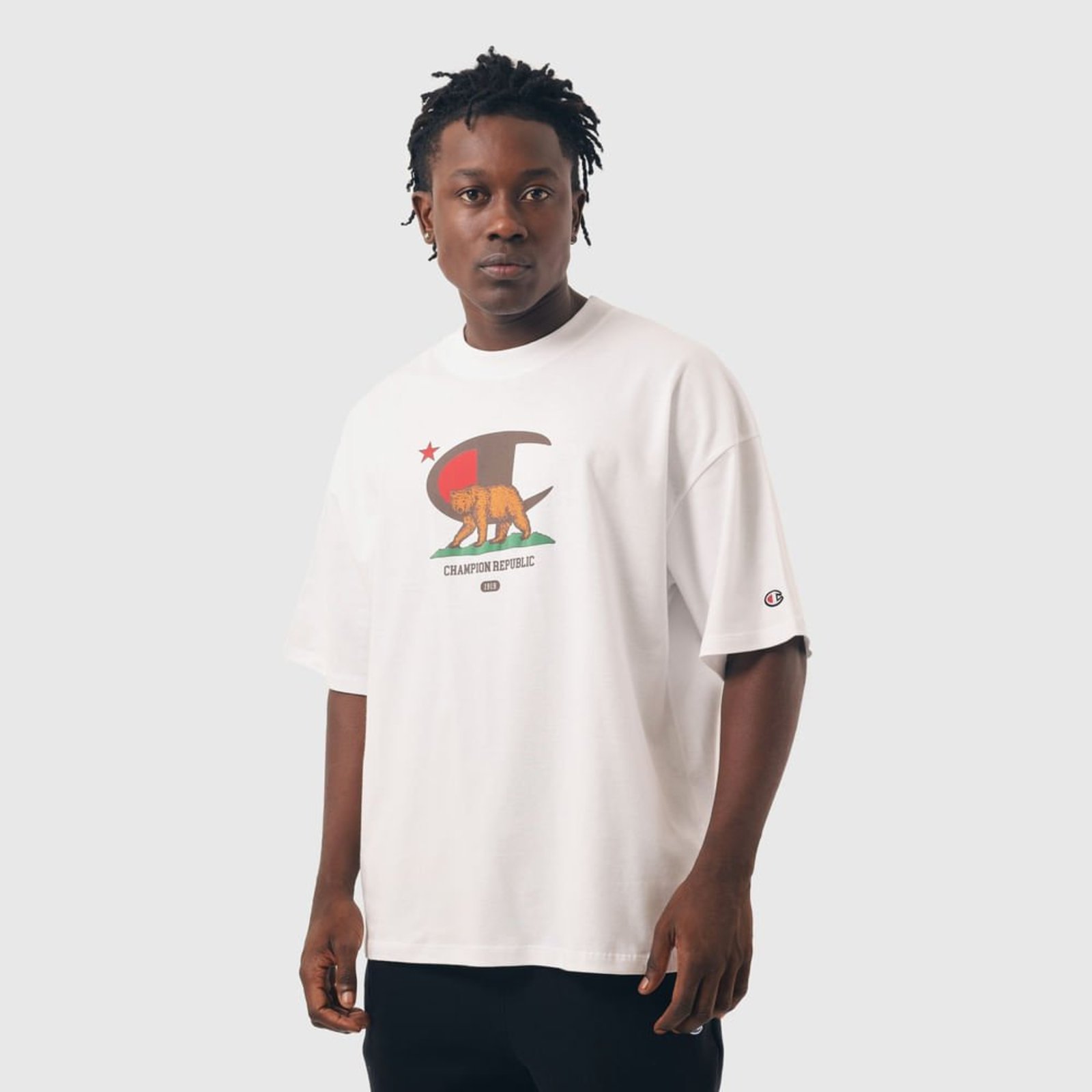 Camiseta Oversized Champion Republic