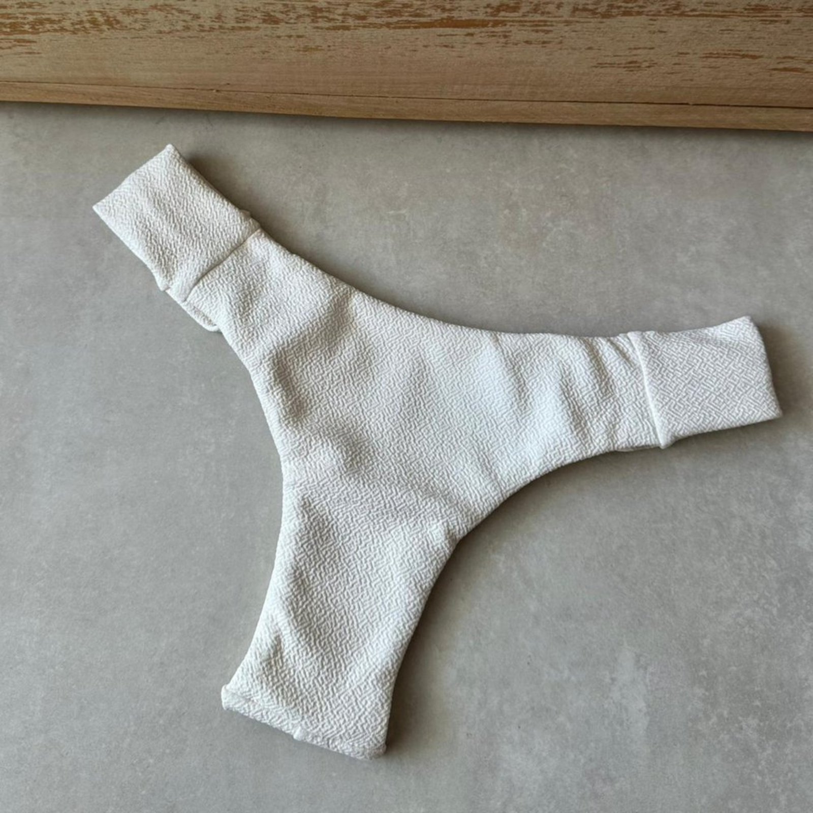 Calcinha Biquíni Avulsa Phoenix Fio Duplo Lateral Plissada Textura Vanilla Off White Trituê