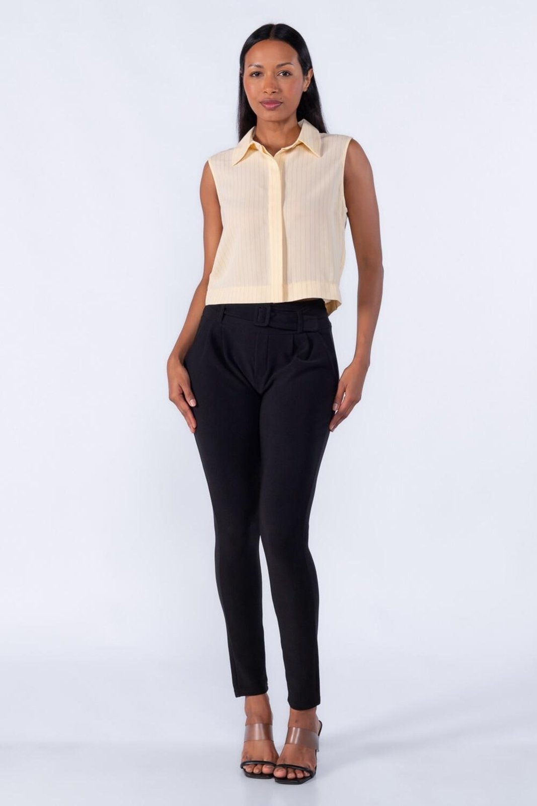 Calça Cenoura Pregas Bolso Preto