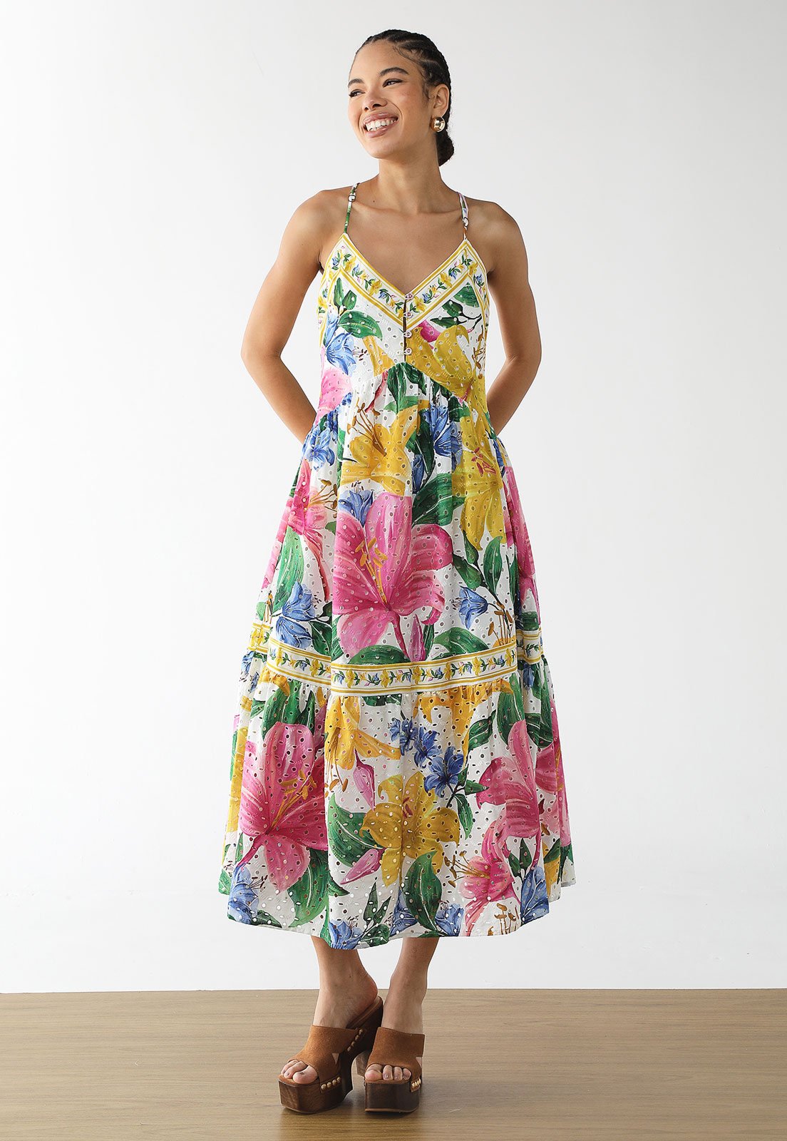 Vestido Feminino FARM Midi Flores Bordado Inglês Branco